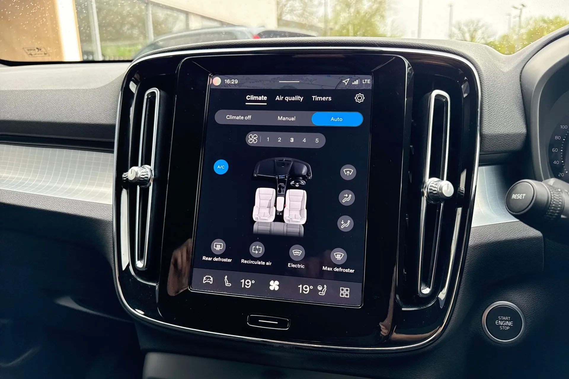 Volvo XC40 thumbnail image number 38