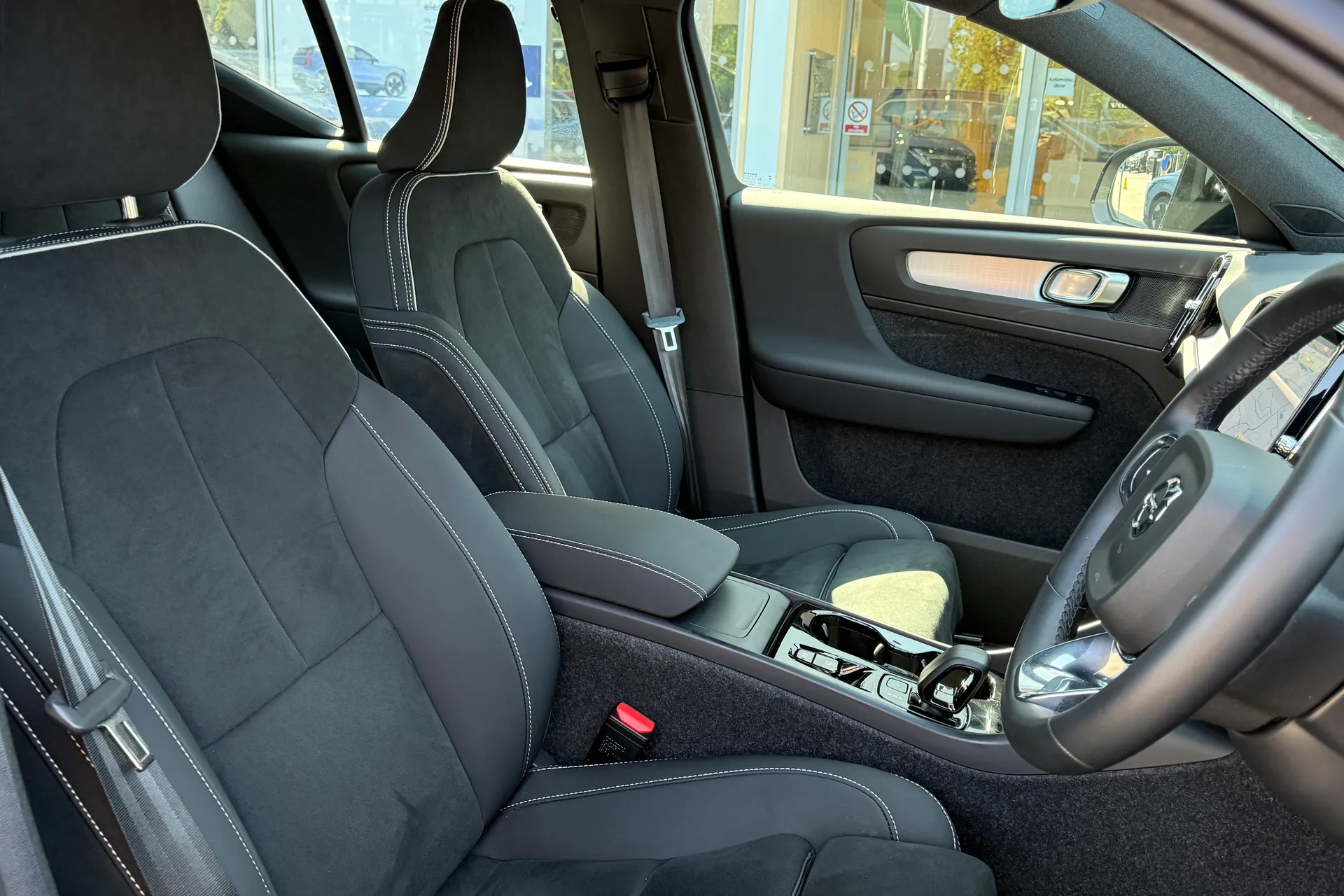 Volvo XC40 thumbnail image number 21