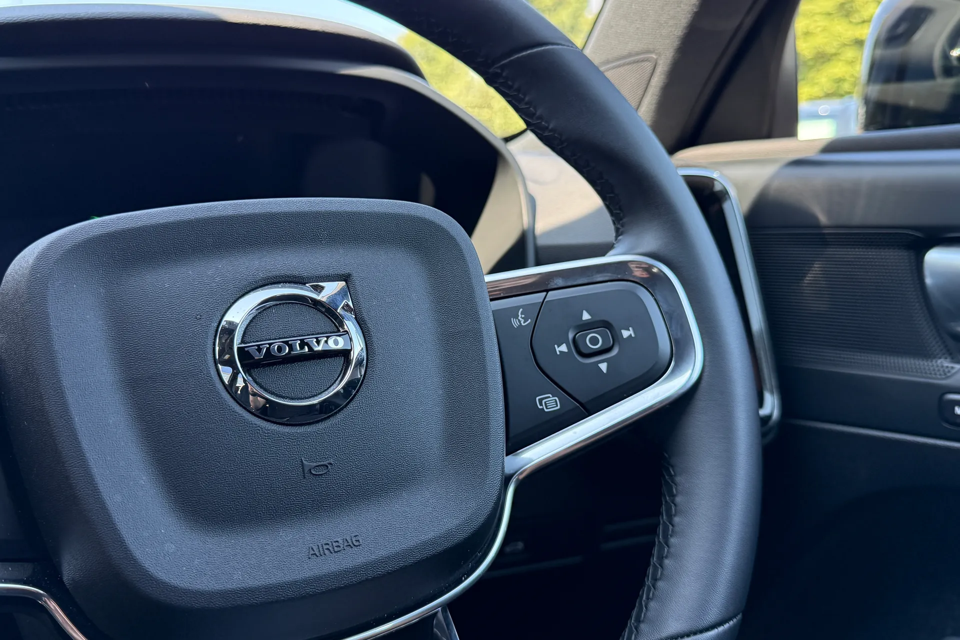Volvo XC40 thumbnail image number 32