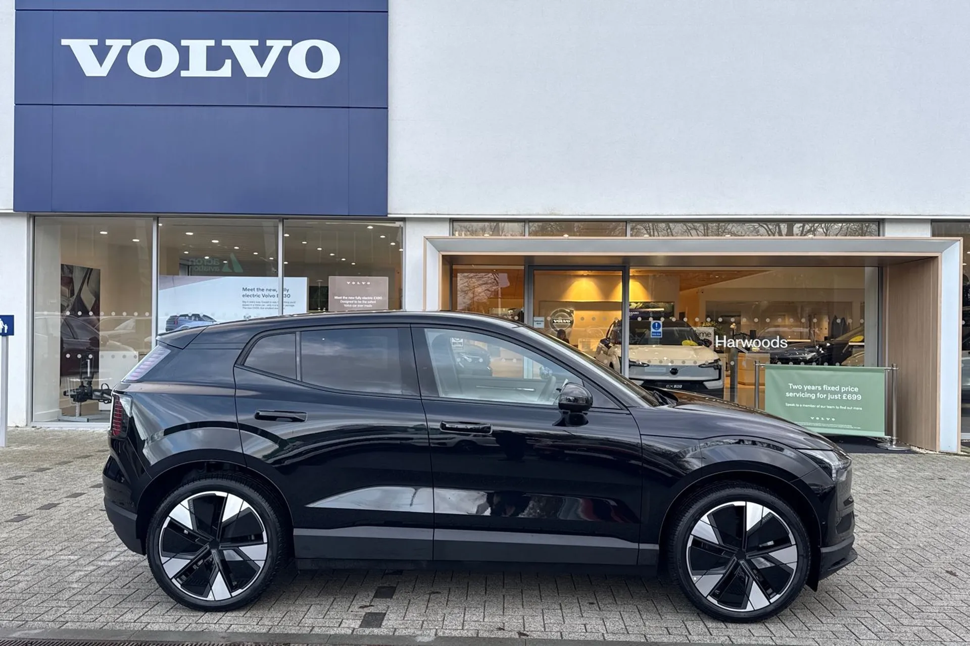 Volvo EX30 thumbnail image number 2