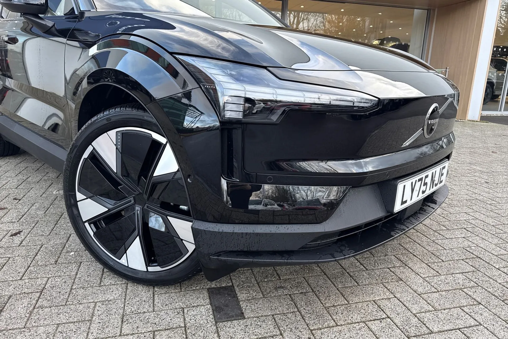 Volvo EX30 thumbnail image number 7