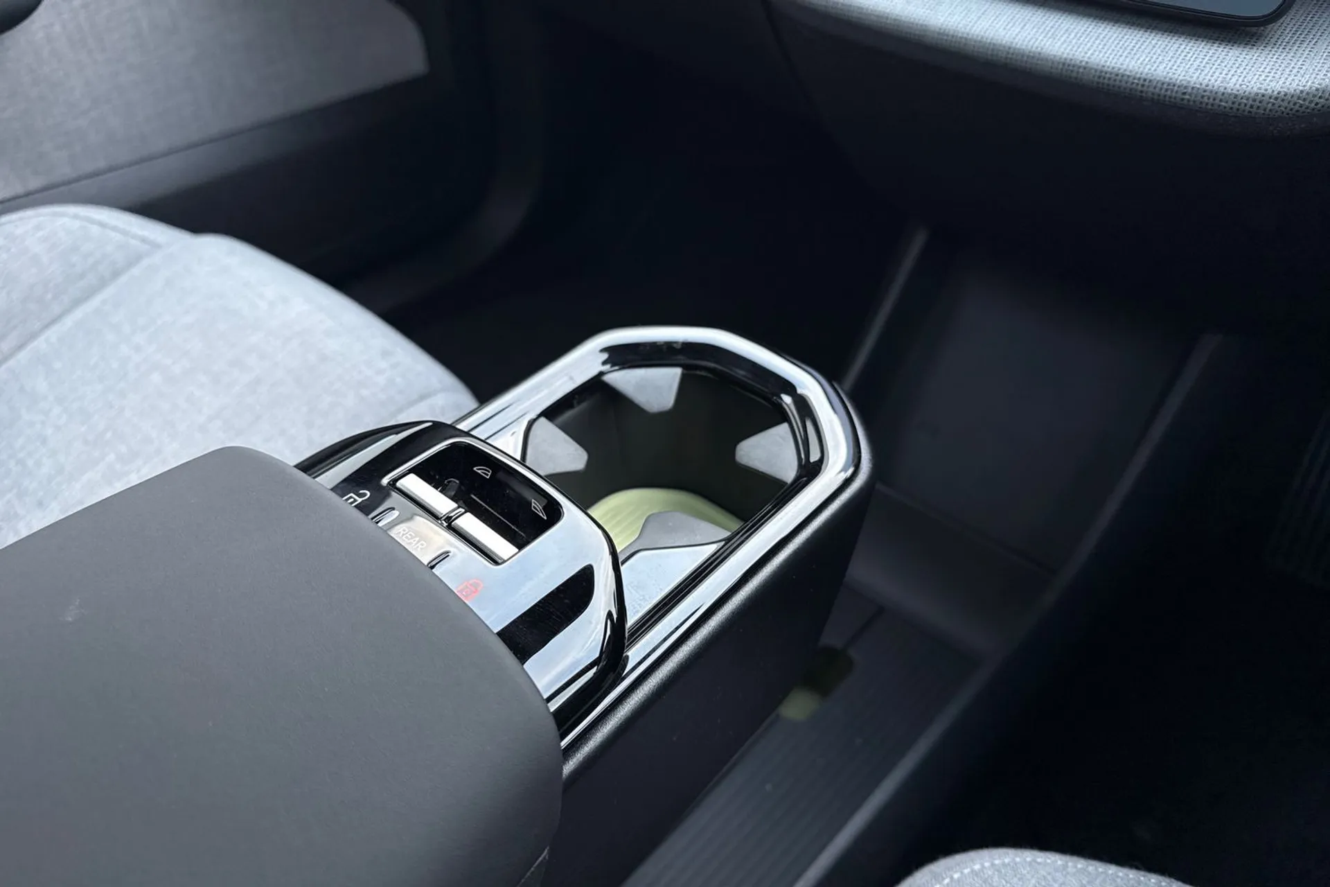 Volvo EX30 thumbnail image number 41