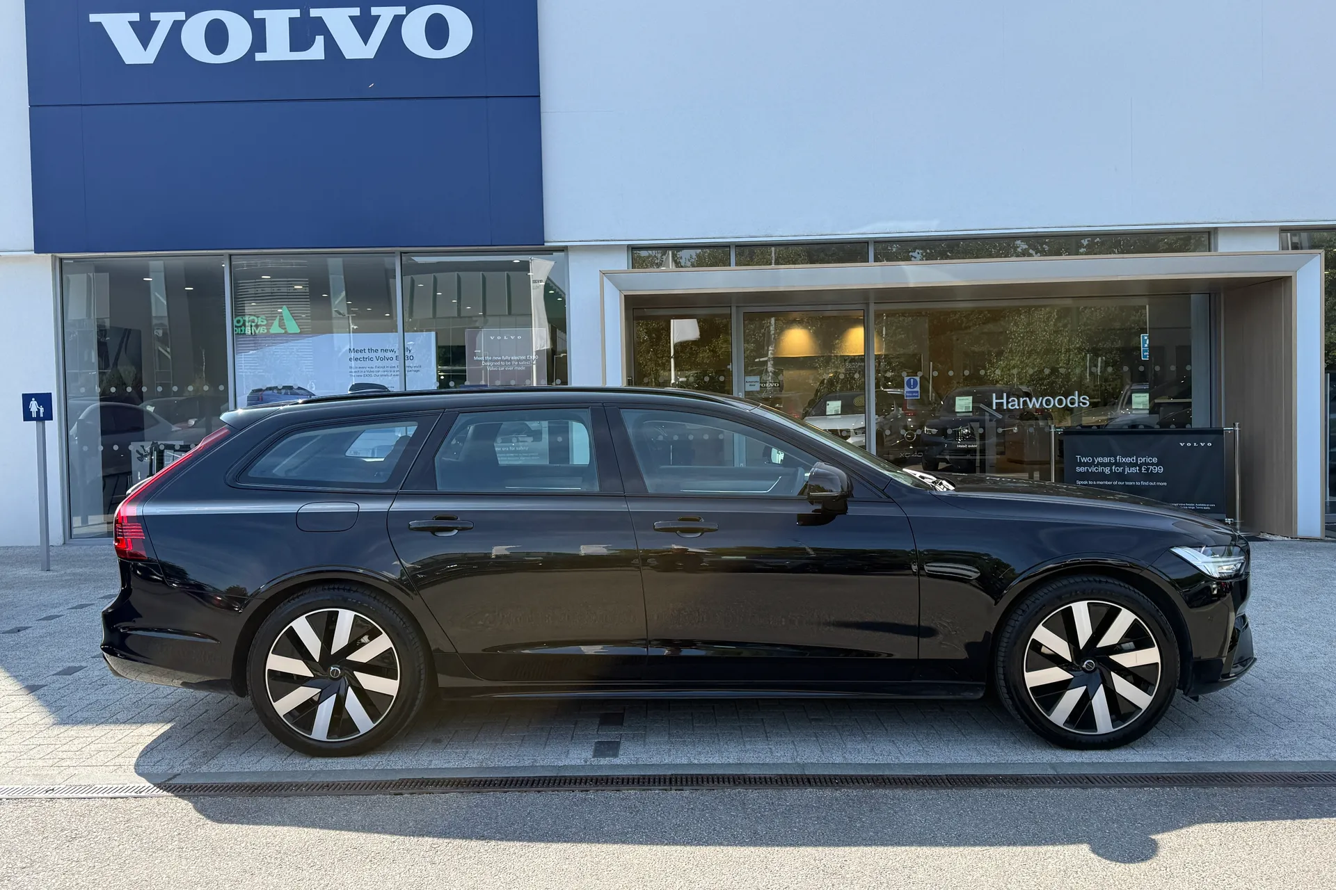 Volvo V90 thumbnail image number 2