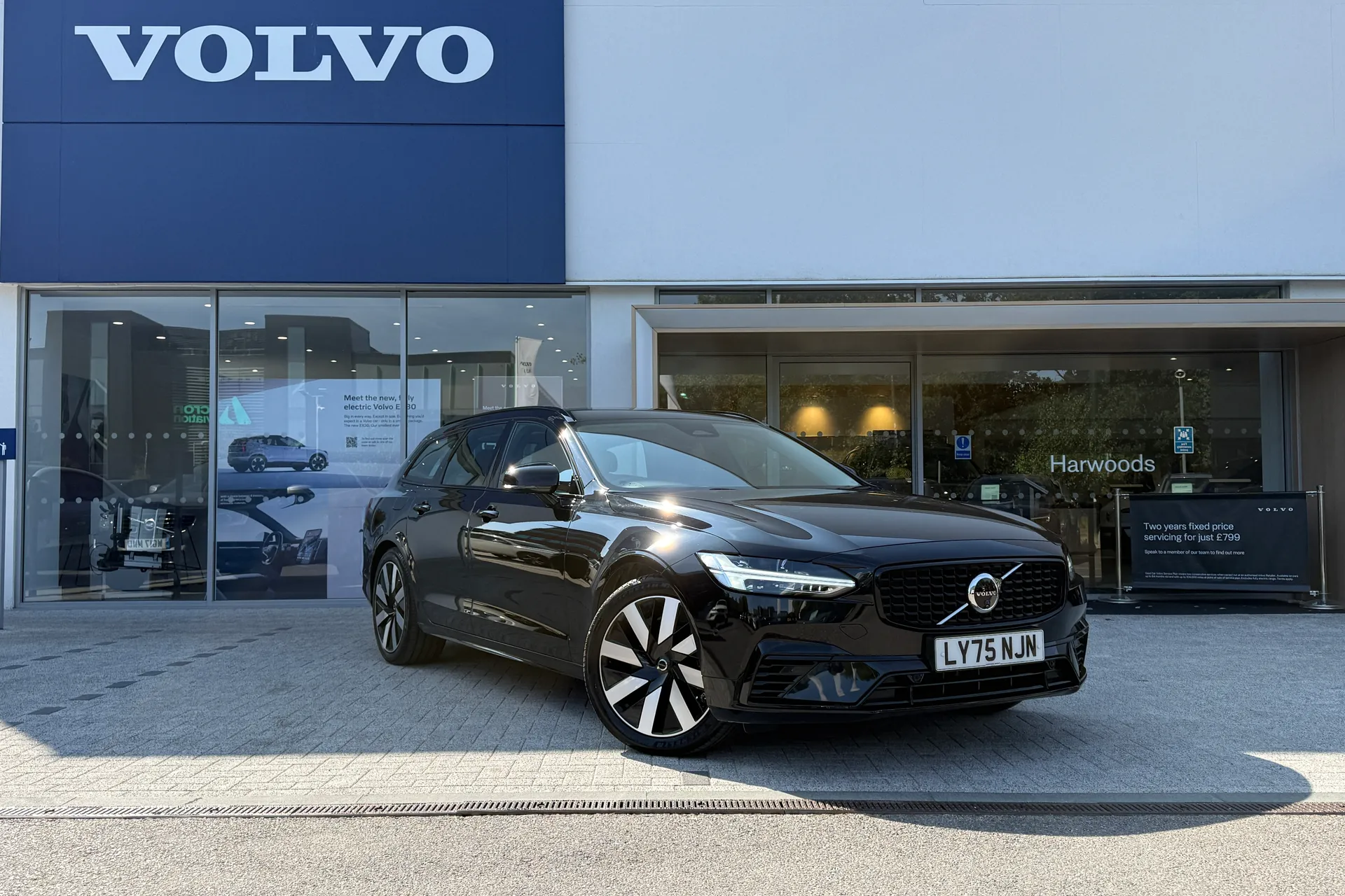 Volvo V90 focused image