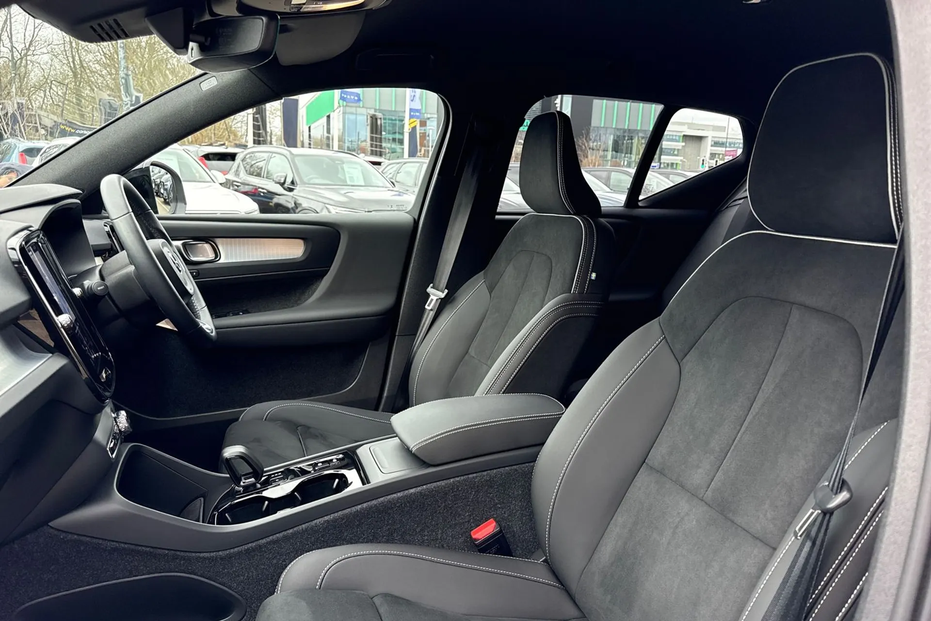 Volvo XC40 thumbnail image number 28