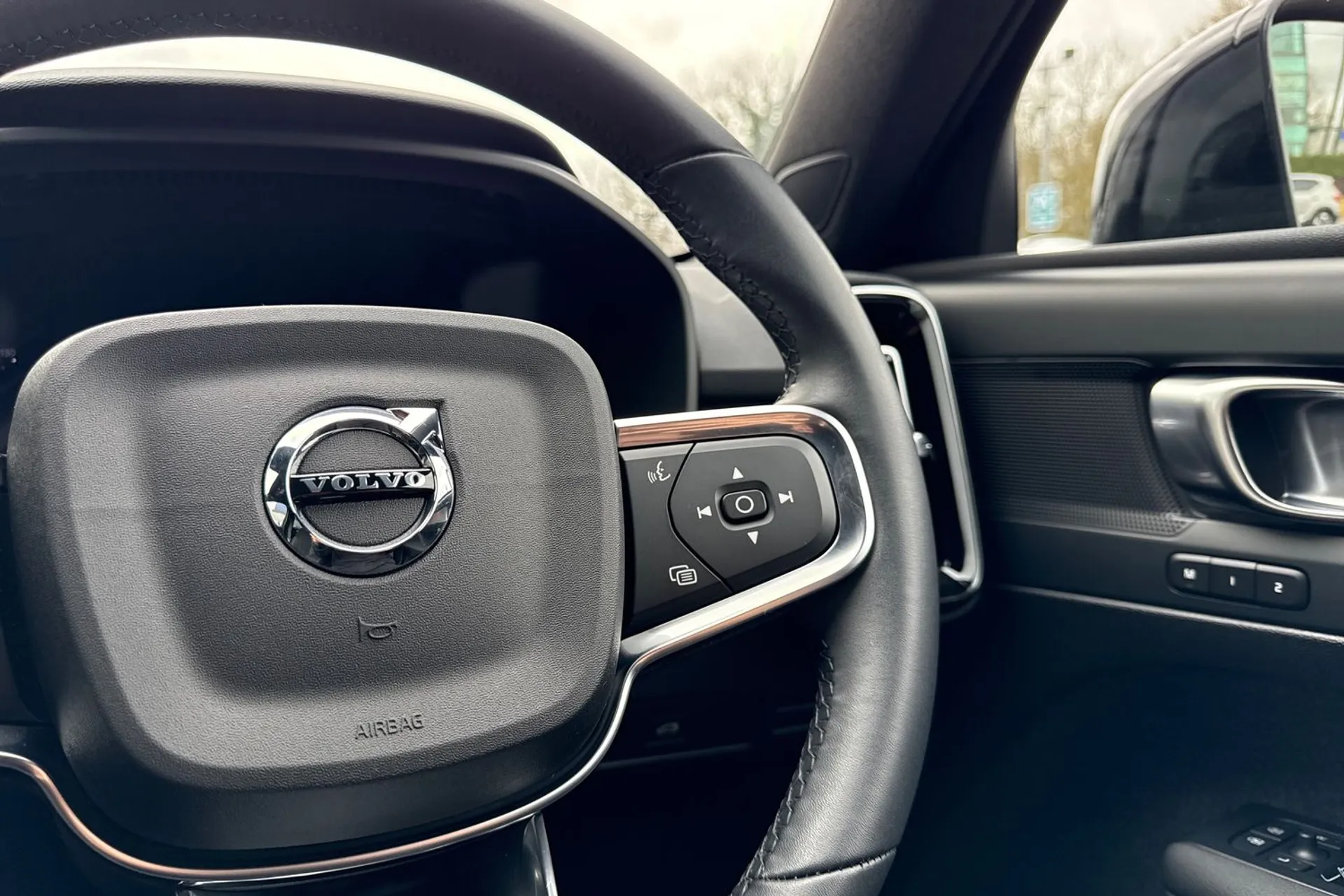 Volvo XC40 thumbnail image number 38