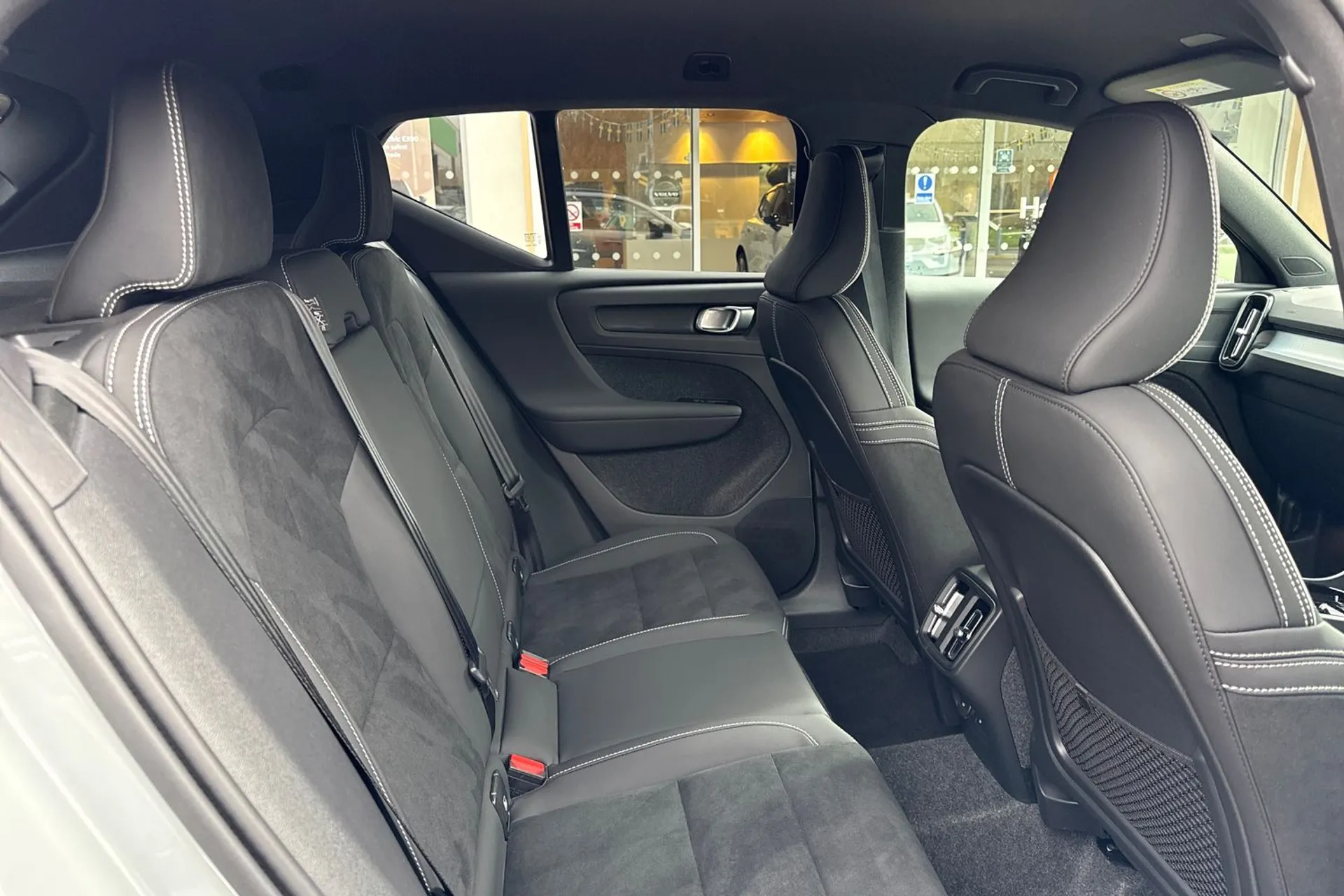 Volvo XC40 thumbnail image number 23