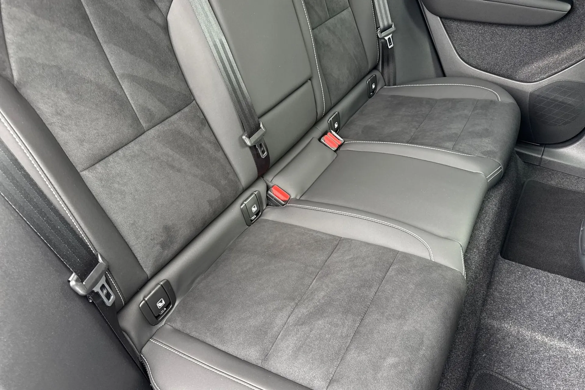 Volvo XC40 thumbnail image number 25