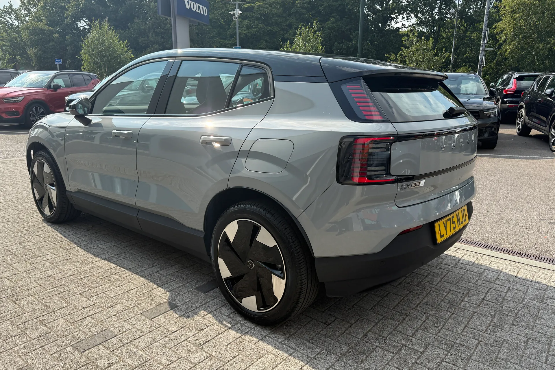 Volvo EX30 thumbnail image number 10