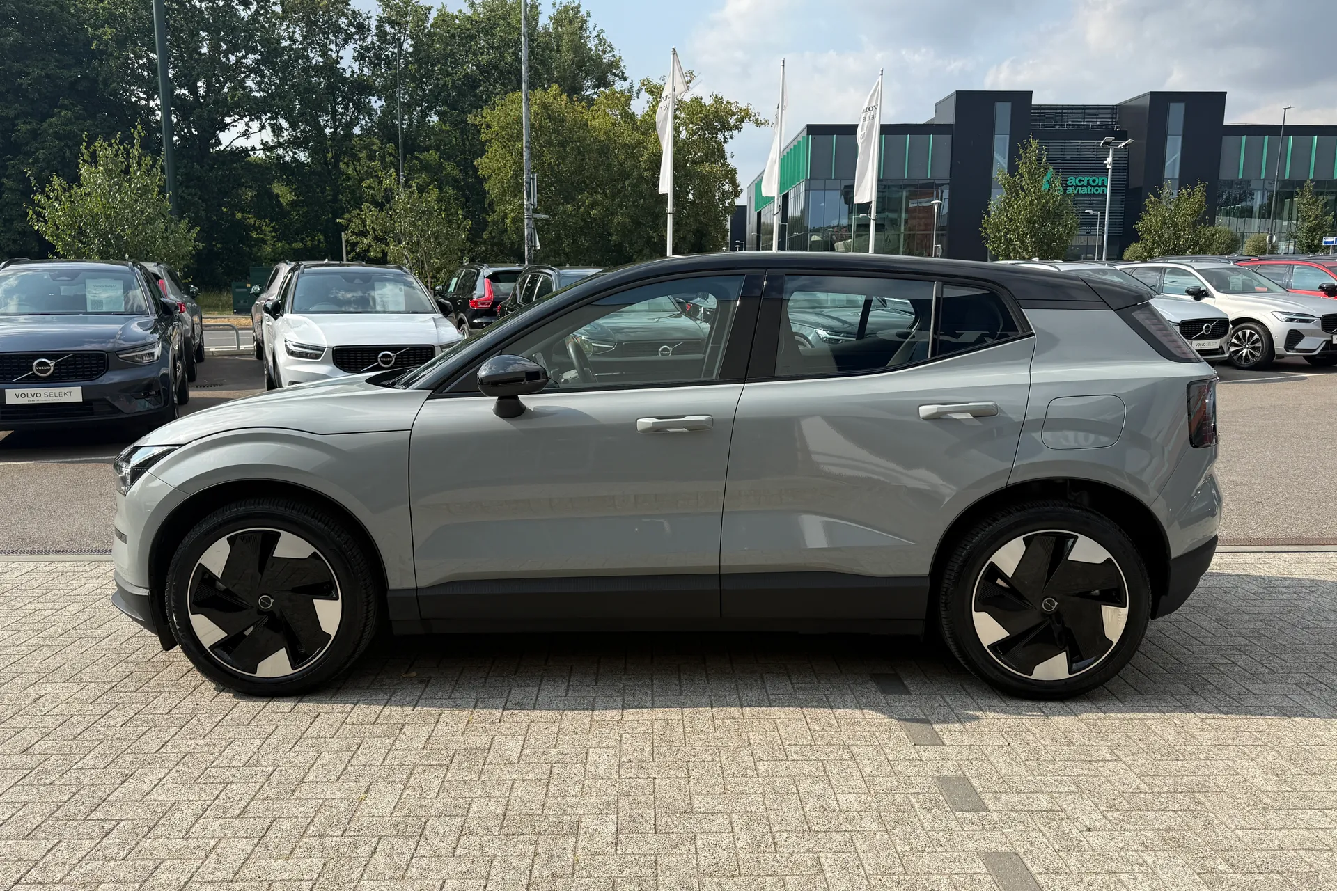 Volvo EX30 thumbnail image number 11