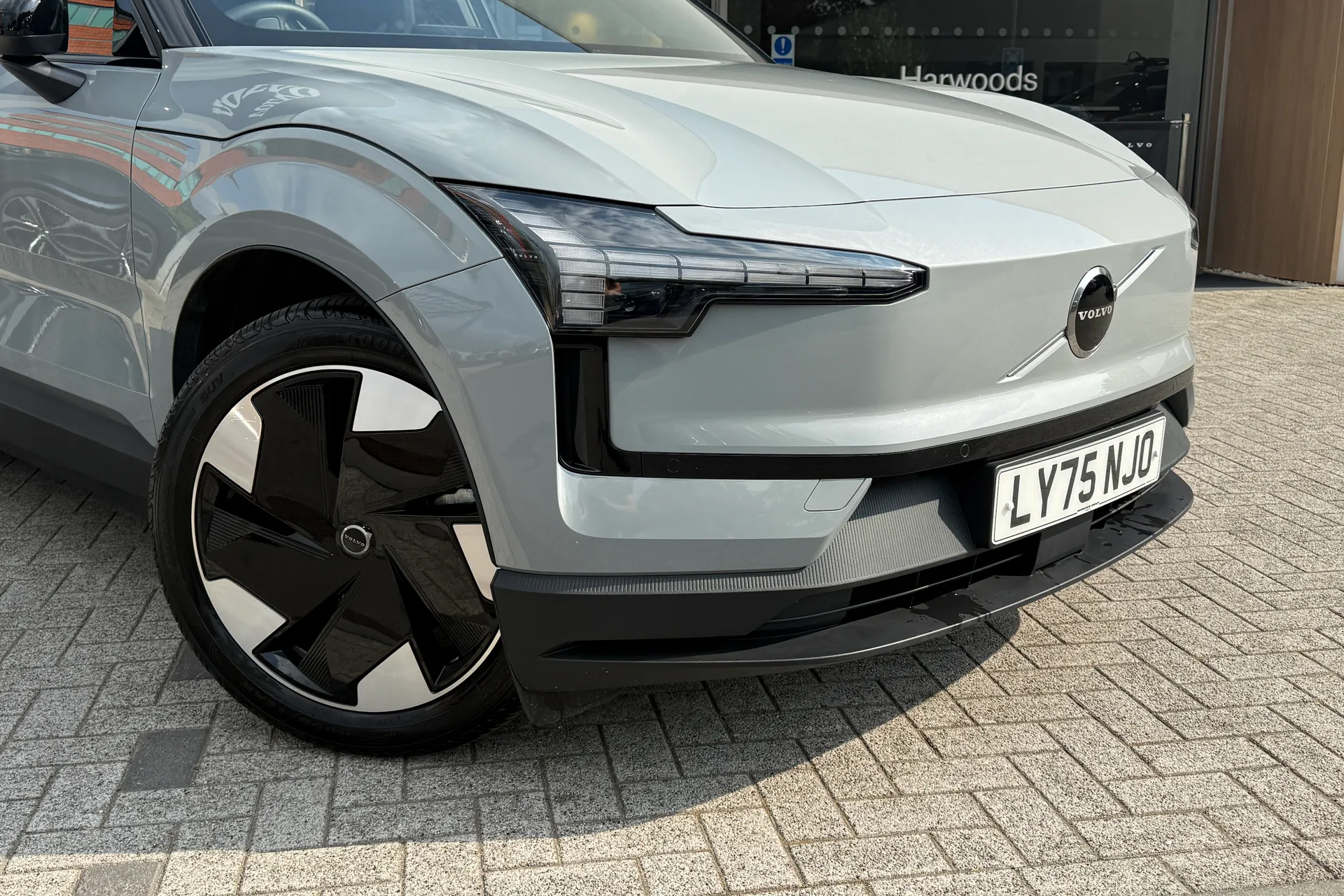Volvo EX30 thumbnail image number 7