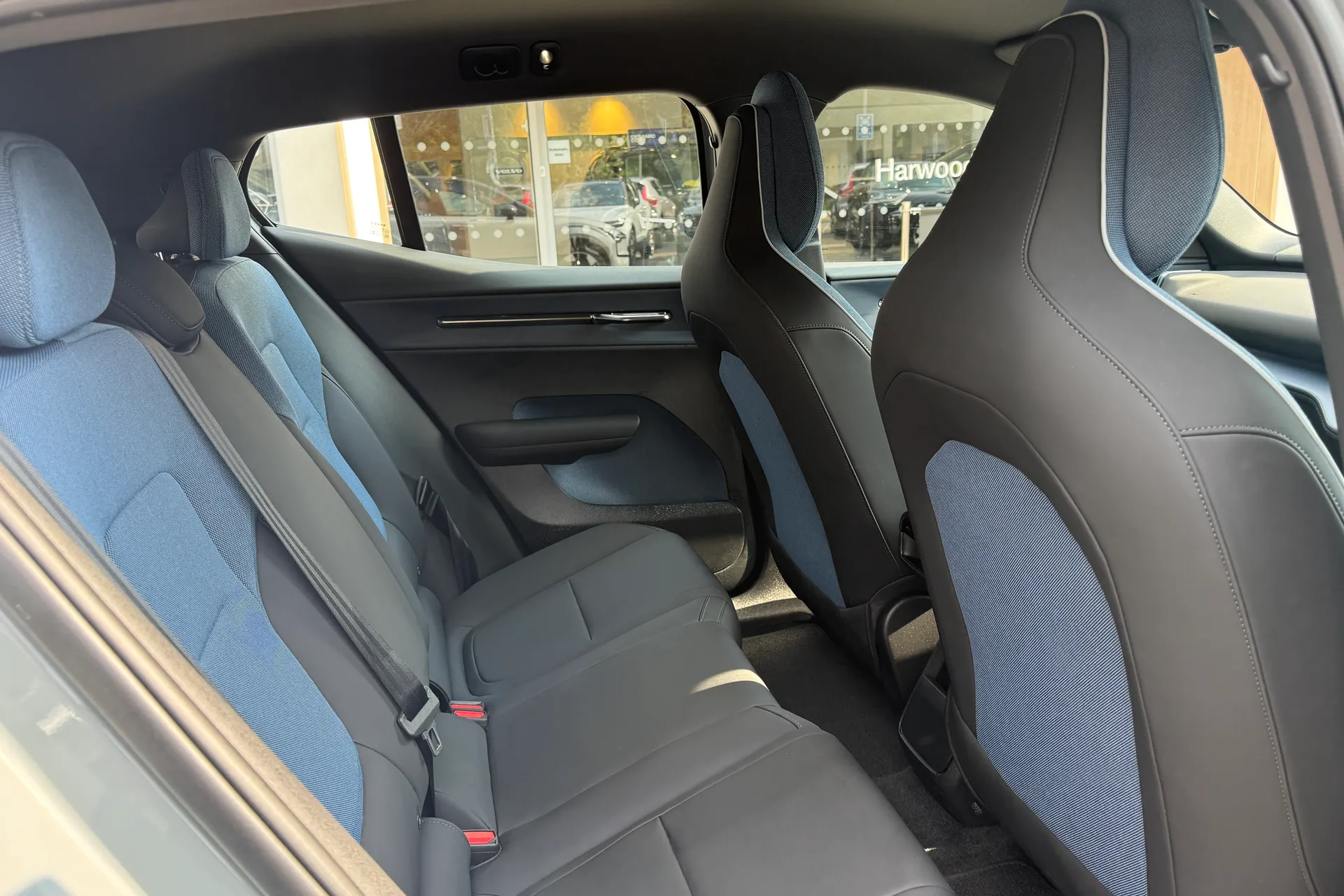 Volvo EX30 thumbnail image number 23