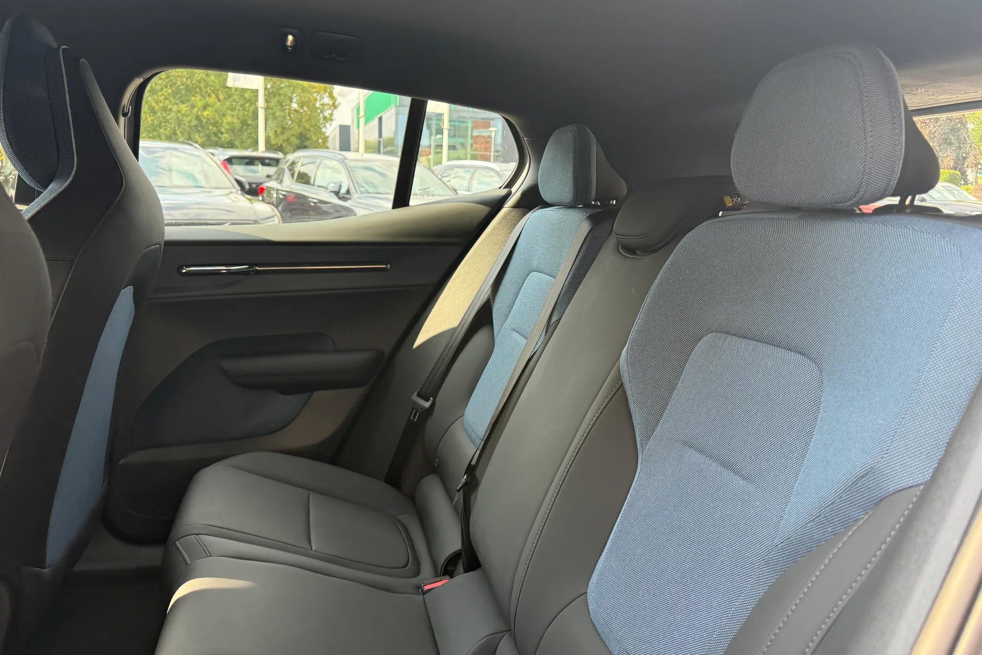 Volvo EX30 thumbnail image number 31