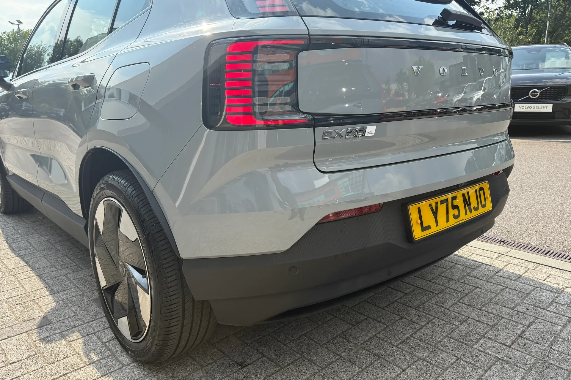 Volvo EX30 thumbnail image number 18