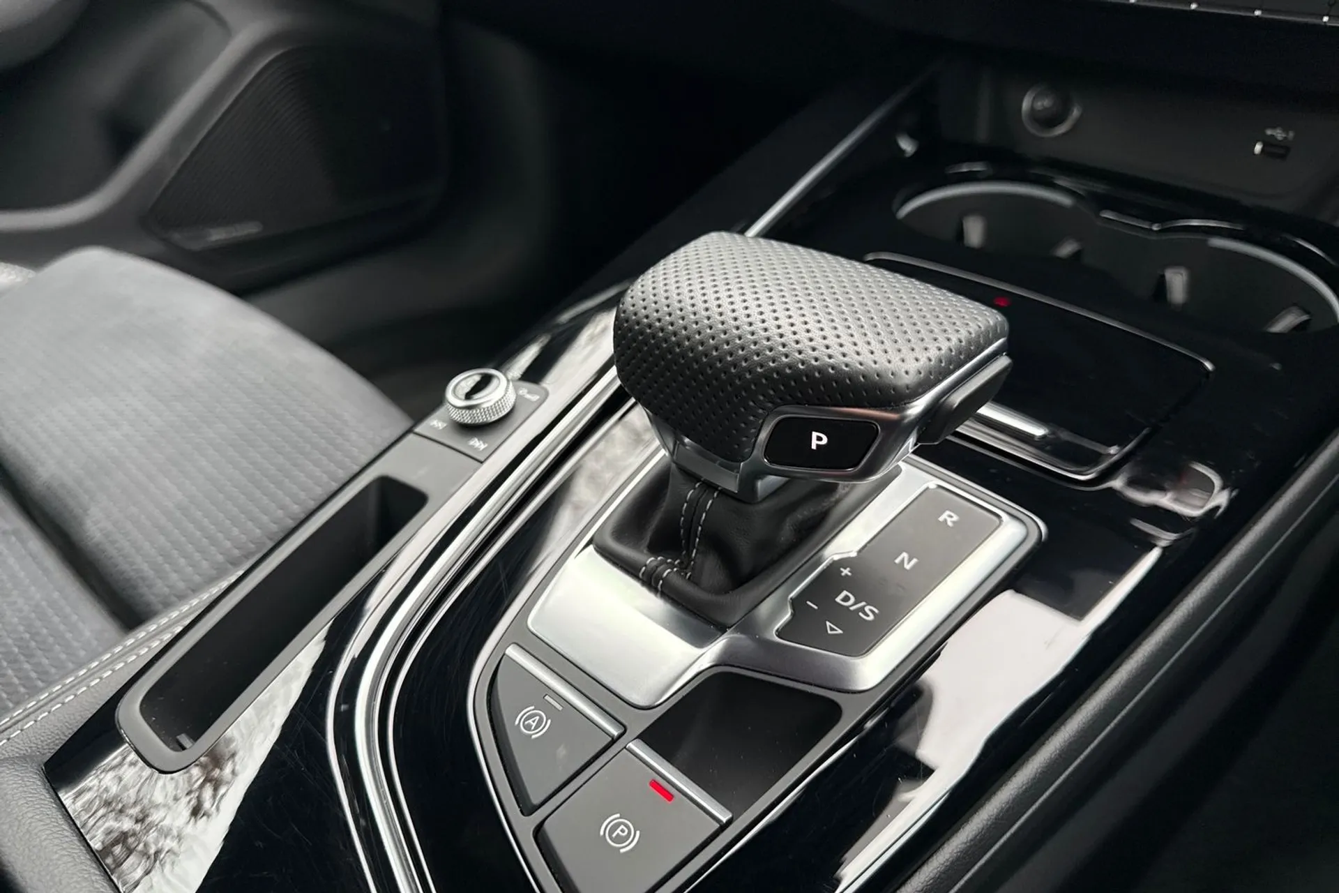 Audi A4 thumbnail image number 45