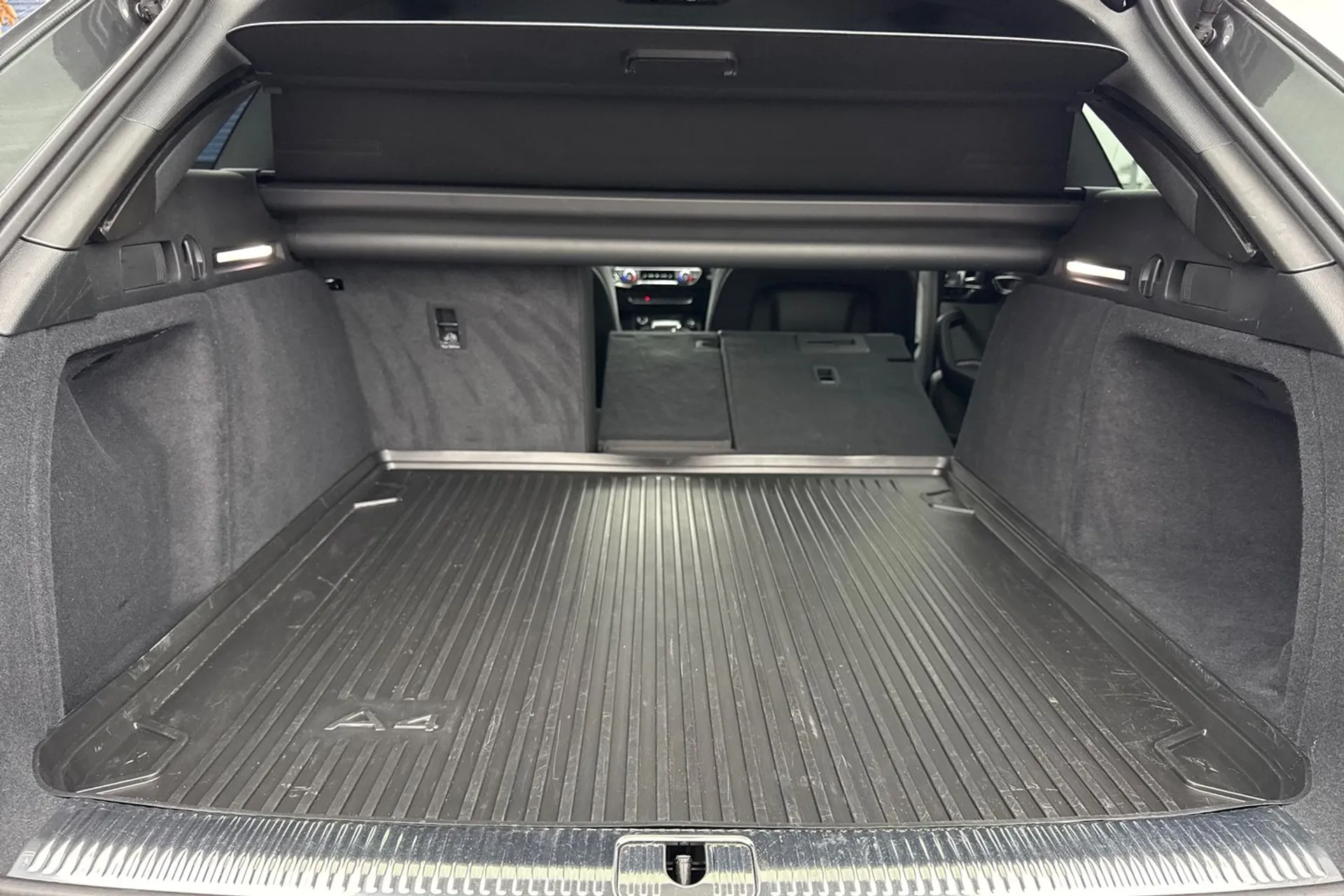 Audi A4 thumbnail image number 20