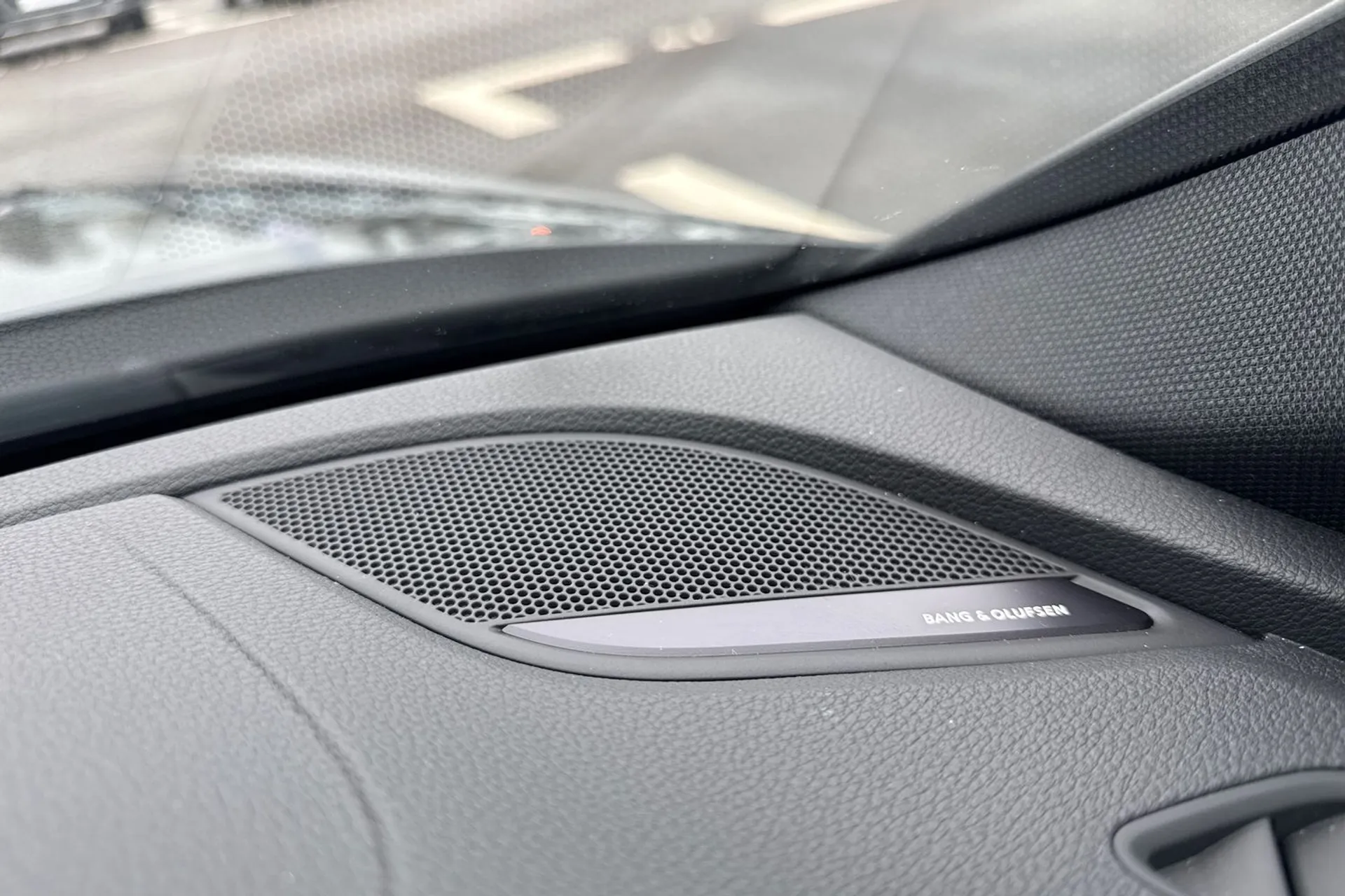 Audi A4 thumbnail image number 36