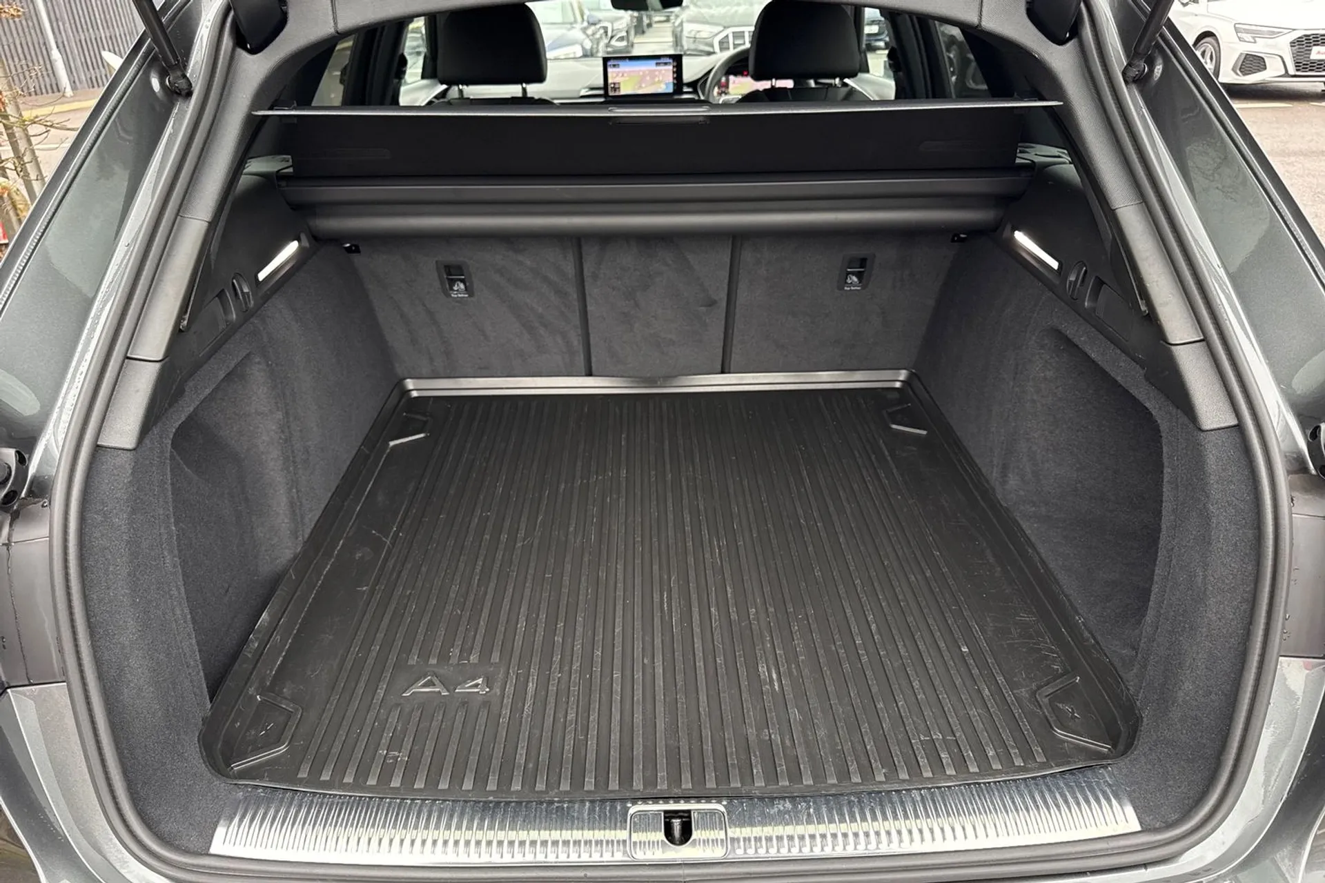 Audi A4 thumbnail image number 18