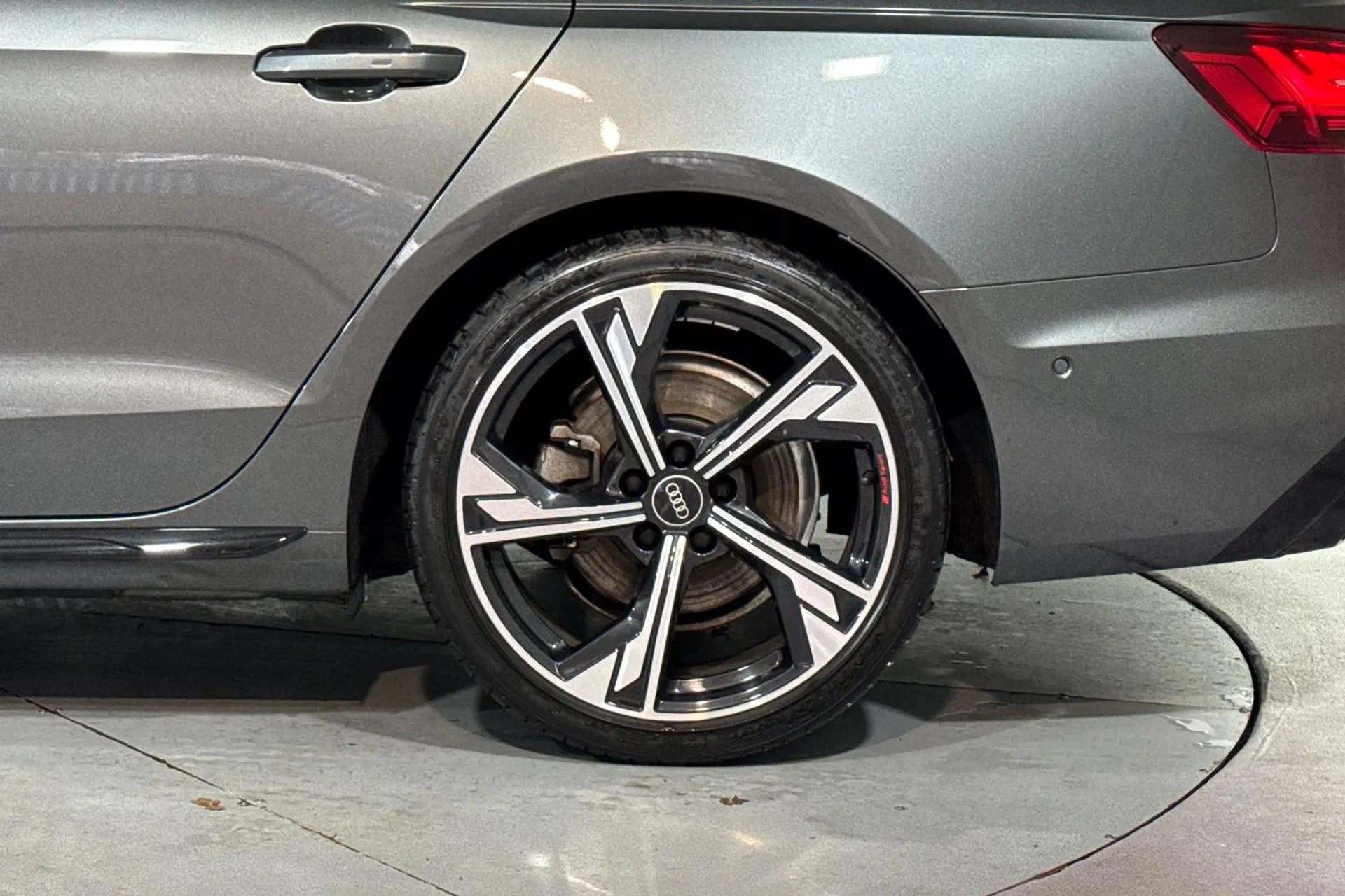 Audi A4 thumbnail image number 12