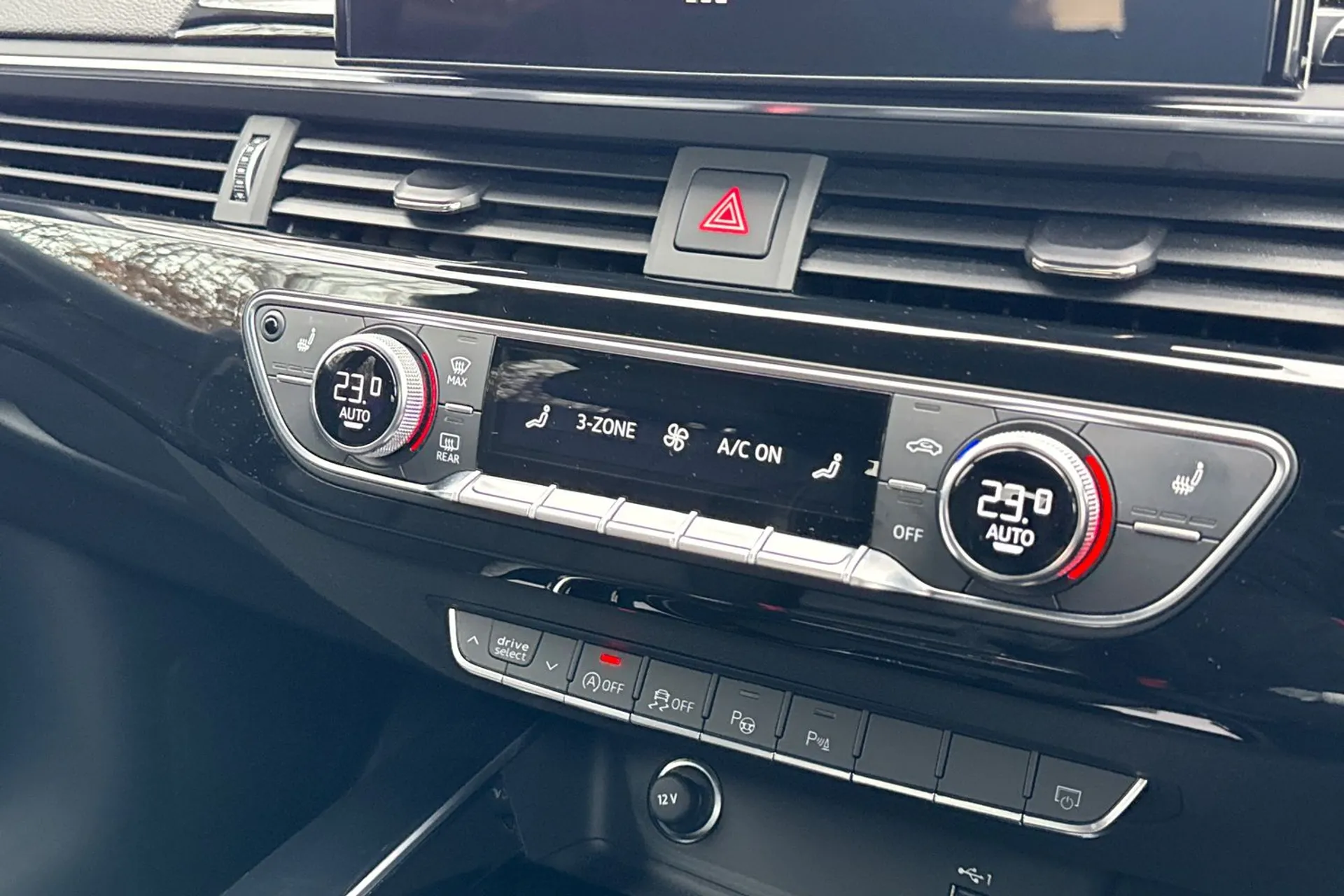 Audi A4 thumbnail image number 24