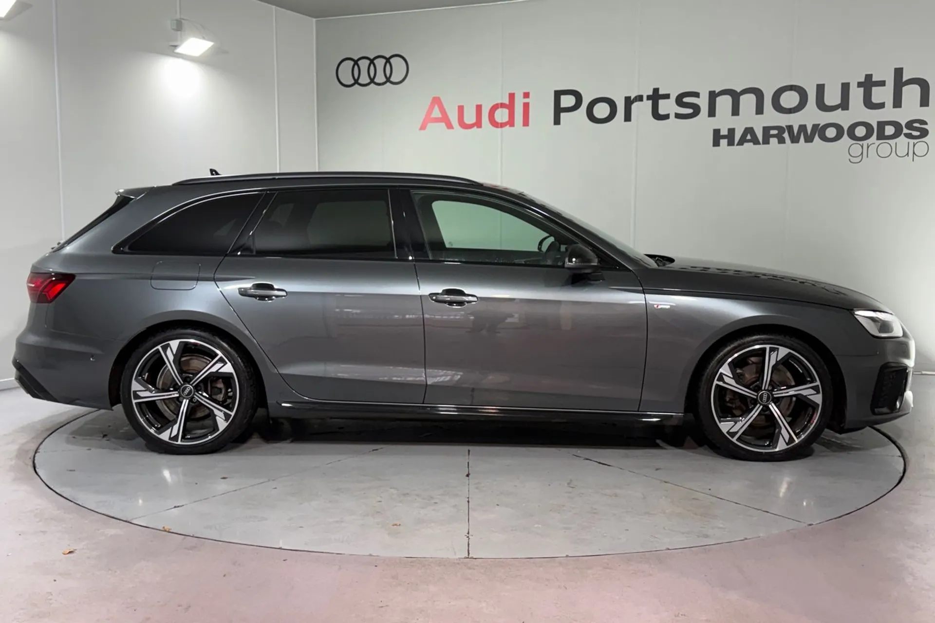 Audi A4 thumbnail image number 2