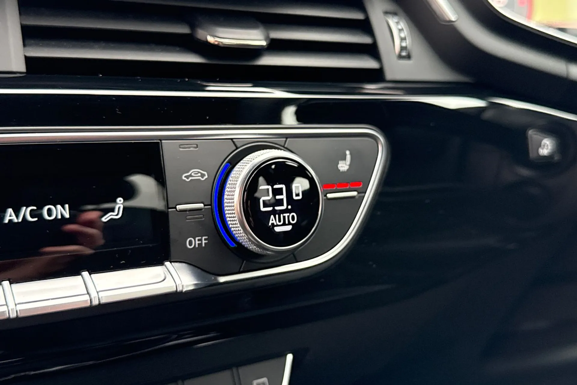 Audi A4 thumbnail image number 28