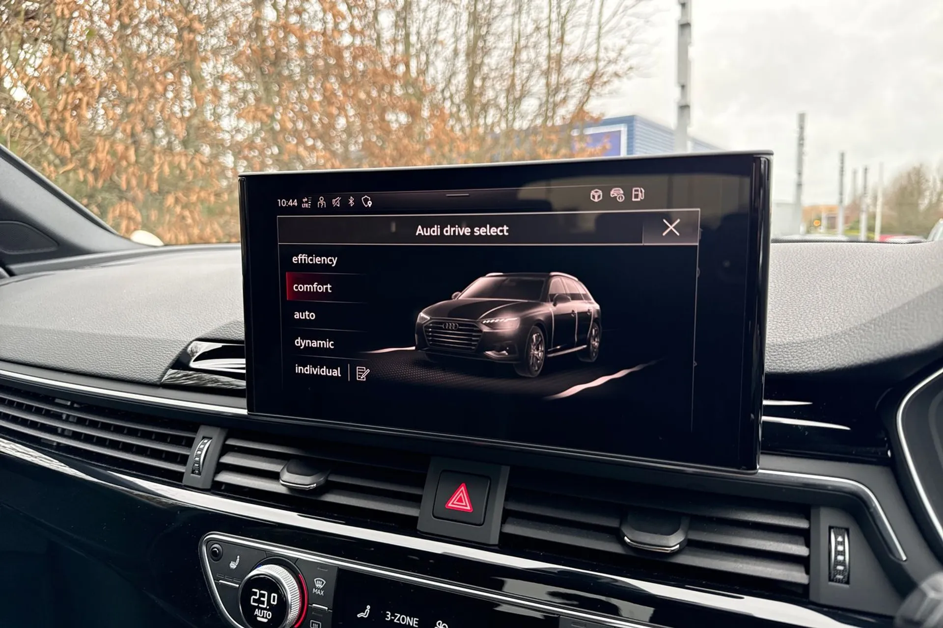 Audi A4 thumbnail image number 43