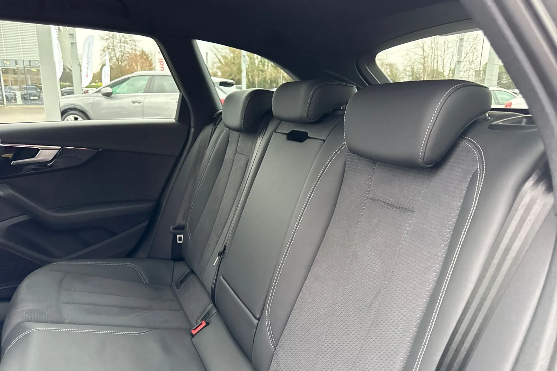 Audi A4 thumbnail image number 39