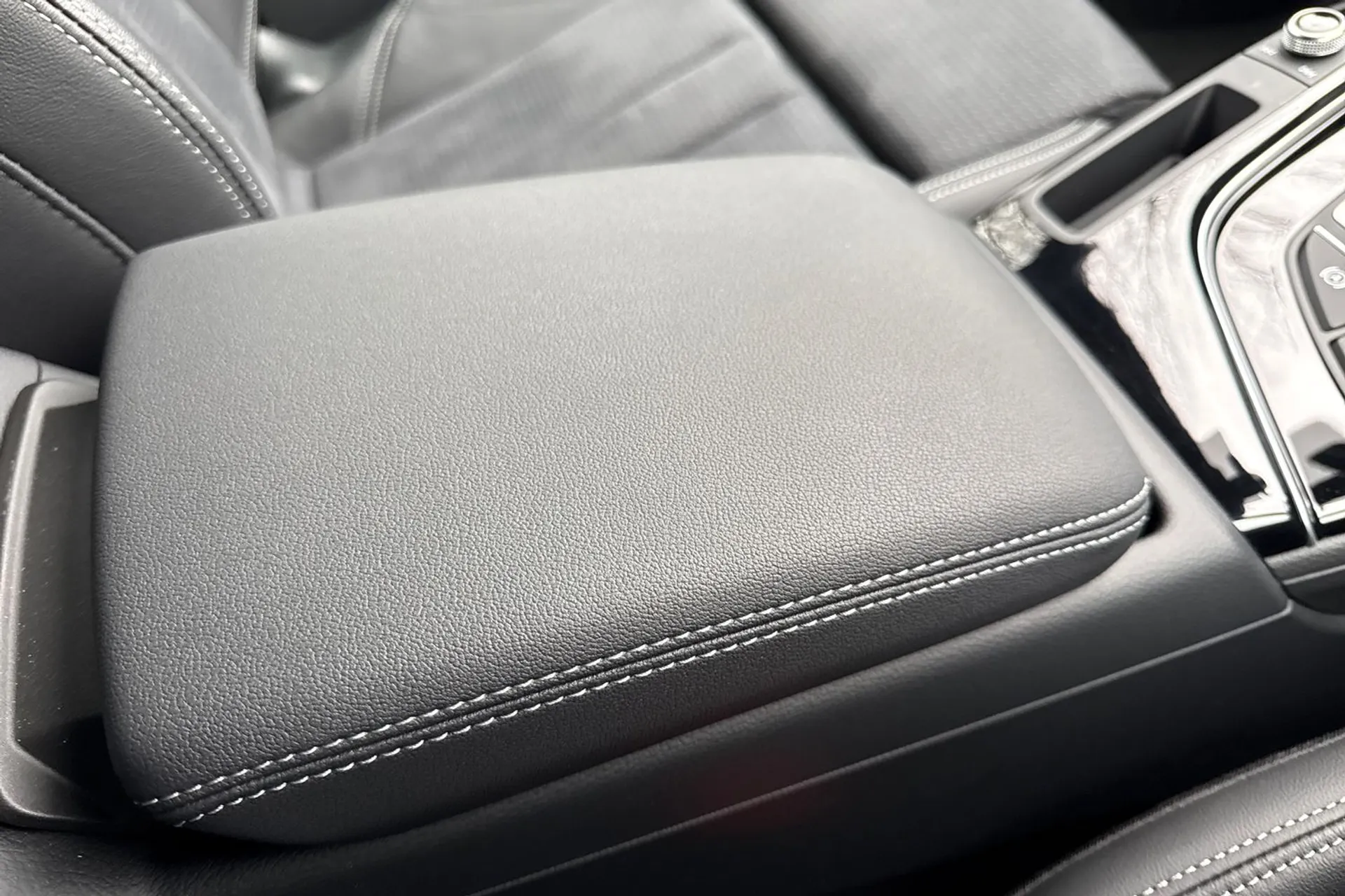 Audi A4 thumbnail image number 50