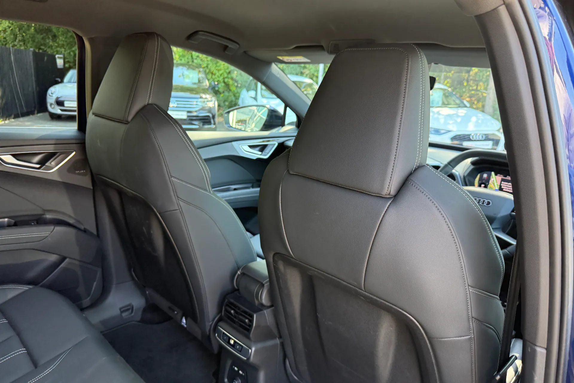 Audi Q4 thumbnail image number 32