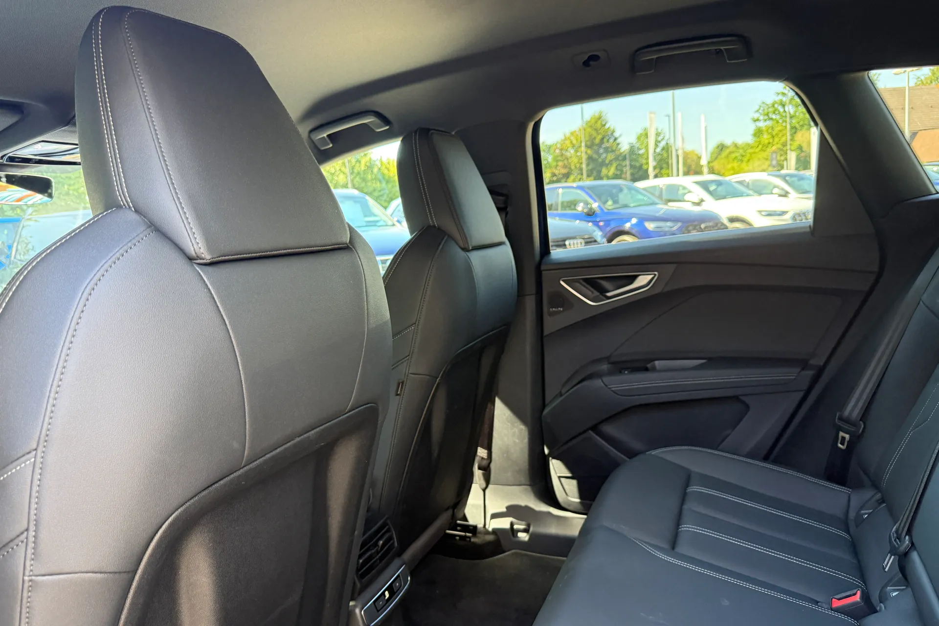 Audi Q4 thumbnail image number 43