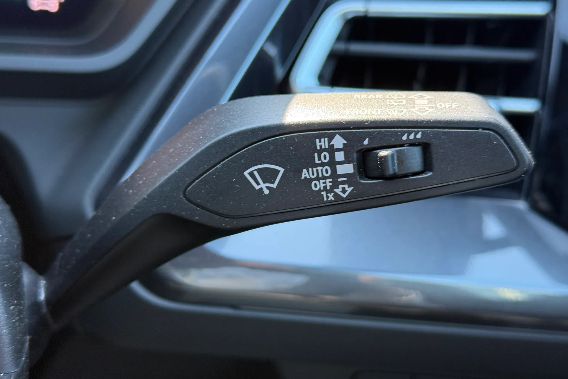 Audi Q4 thumbnail image number 18