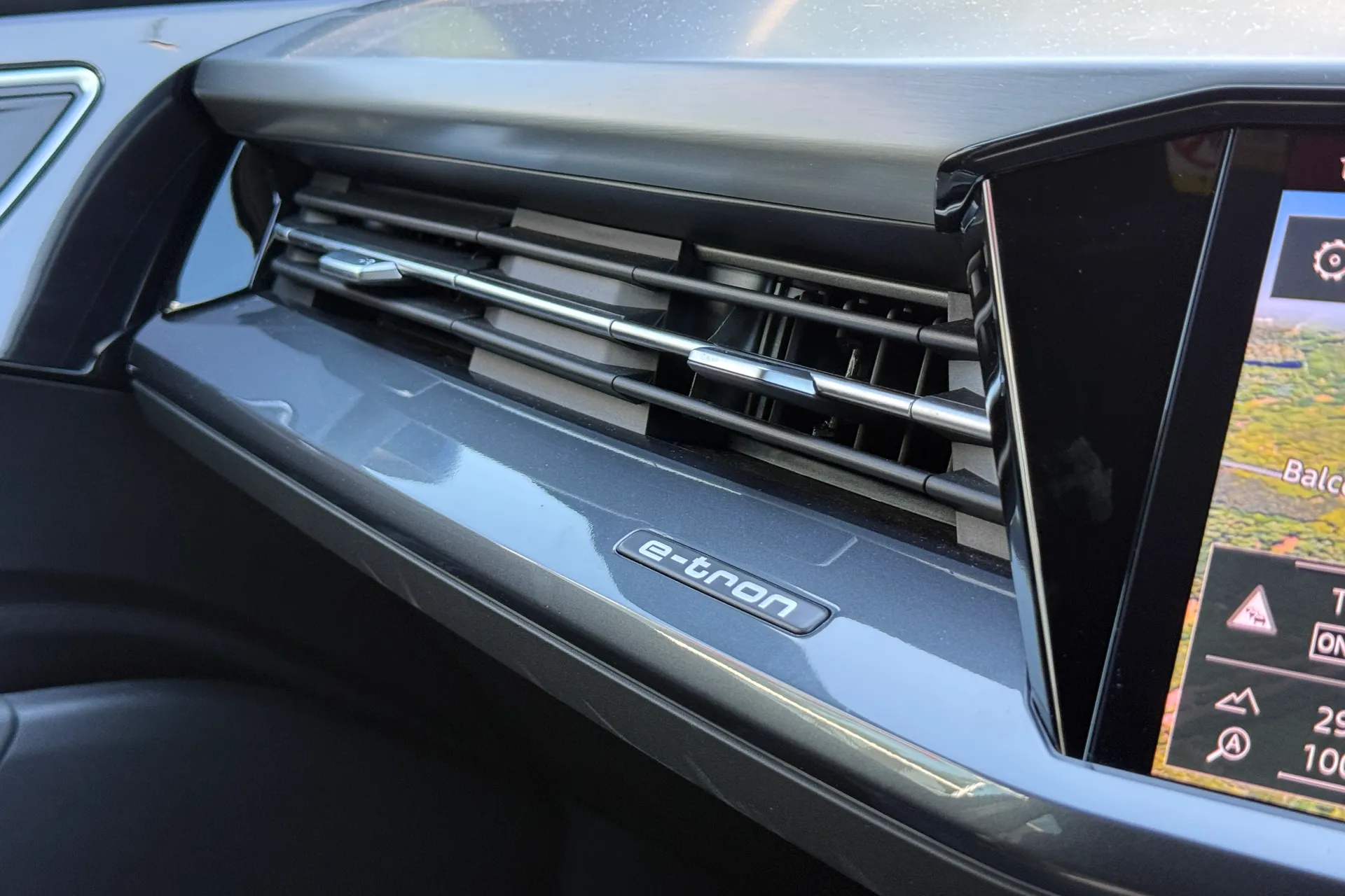 Audi Q4 thumbnail image number 14