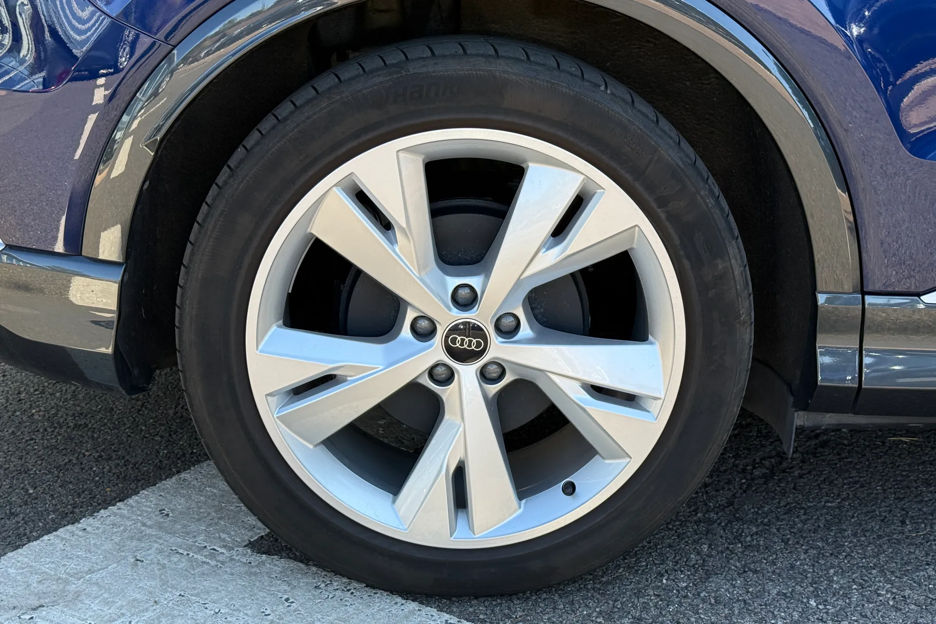 Audi Q4 thumbnail image number 28