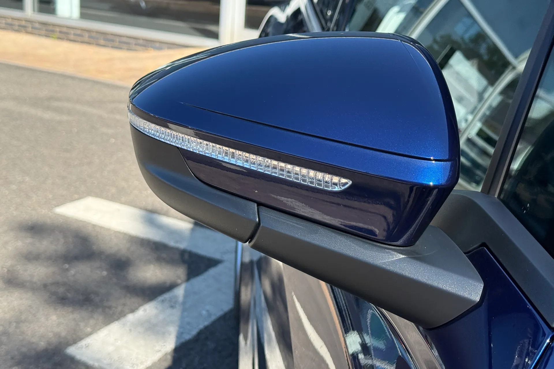 Audi Q4 thumbnail image number 9