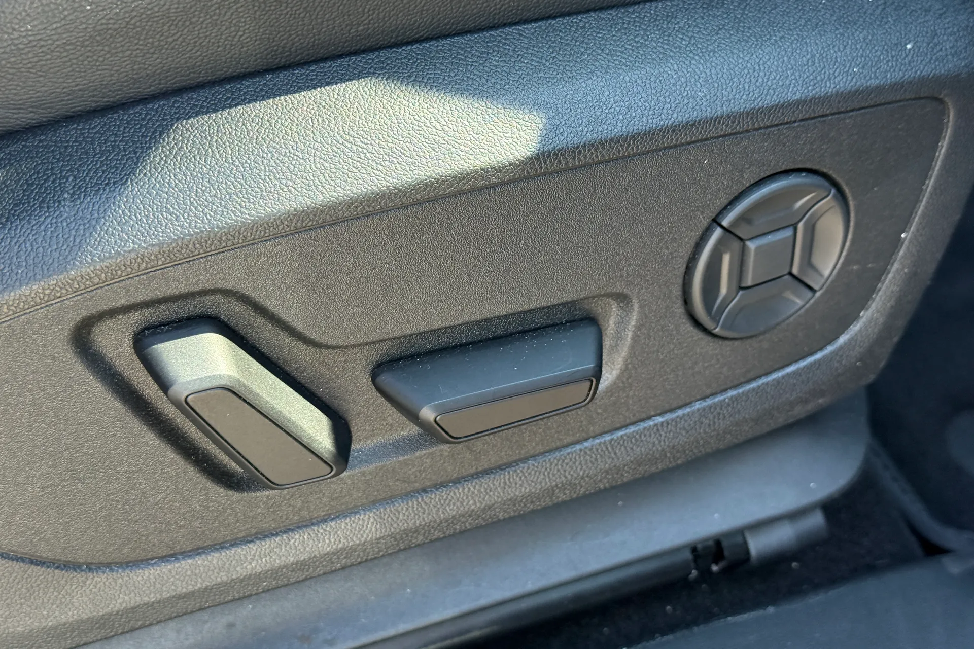 Audi Q4 thumbnail image number 11