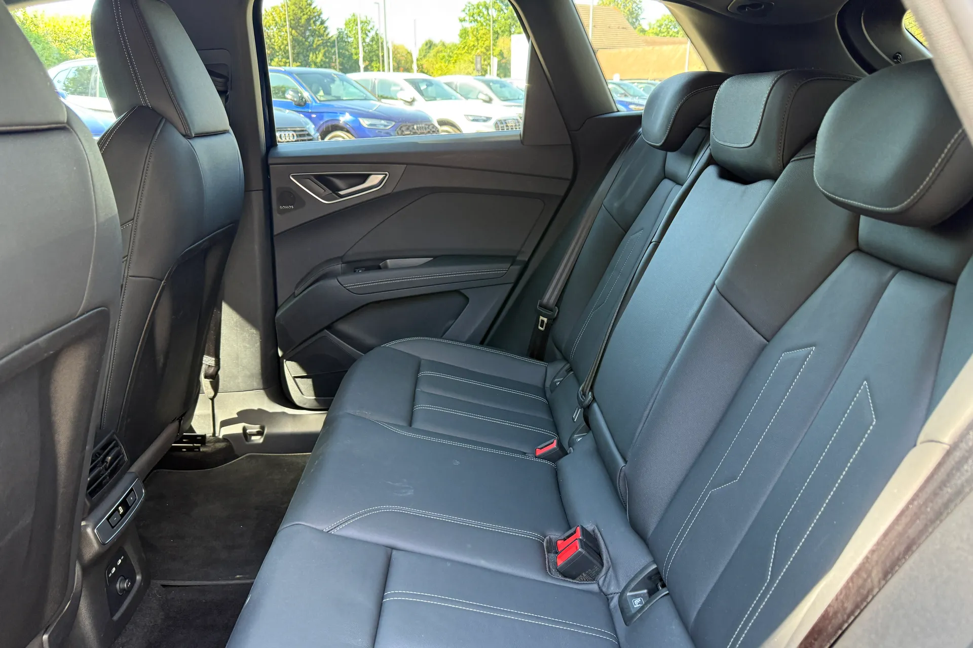 Audi Q4 thumbnail image number 42