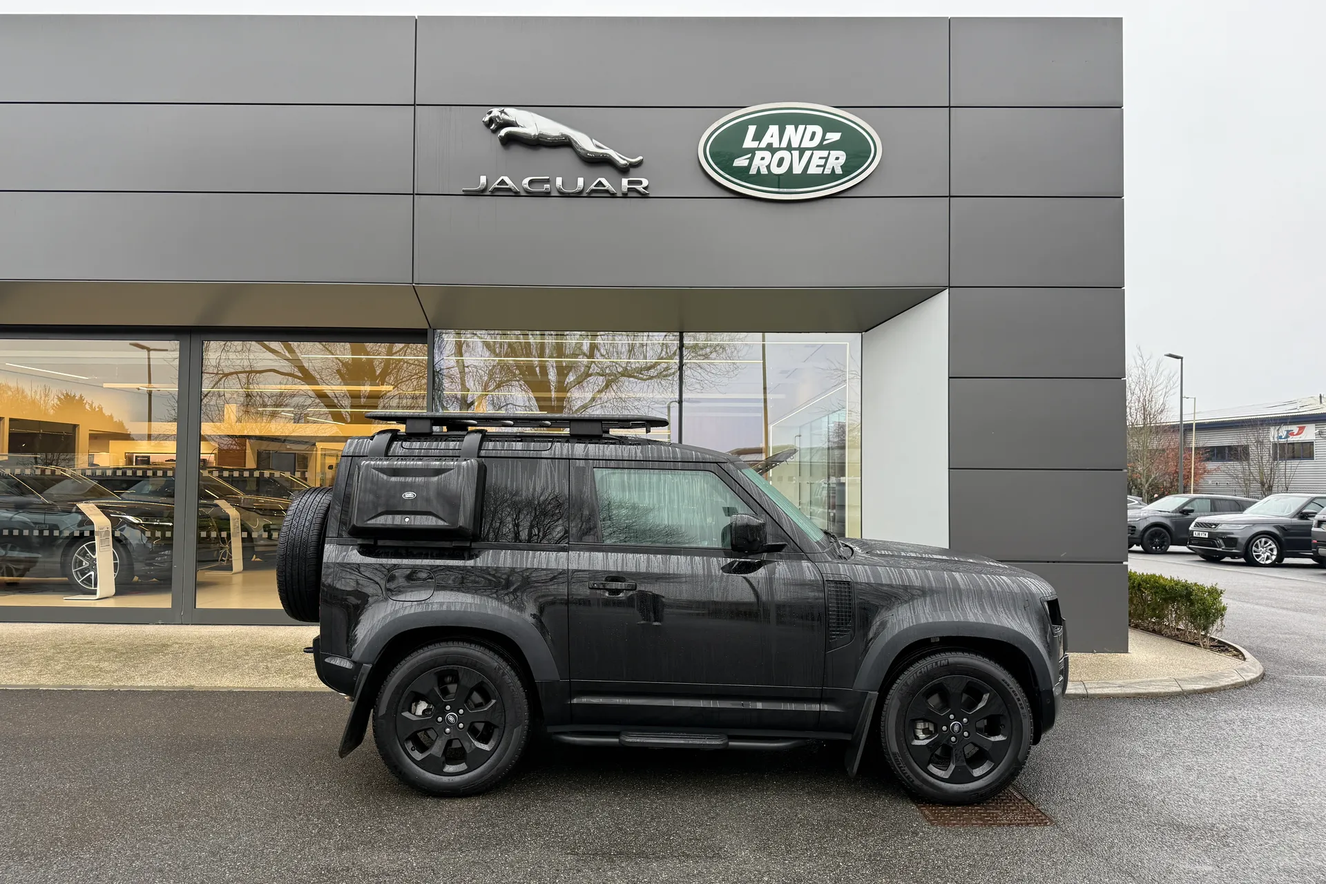 LAND ROVER Defender 90 thumbnail image number 2