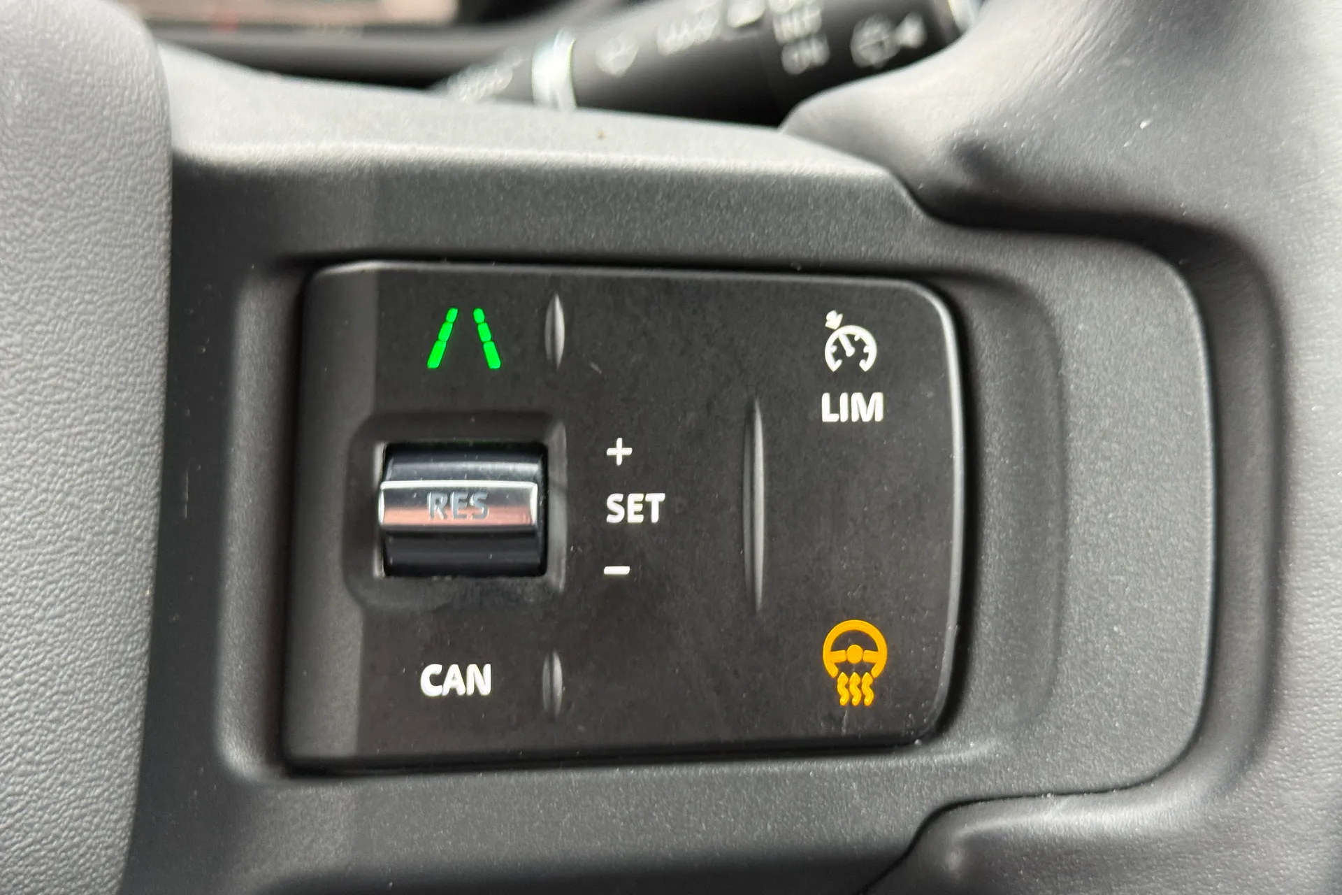 LAND ROVER Defender 90 thumbnail image number 26