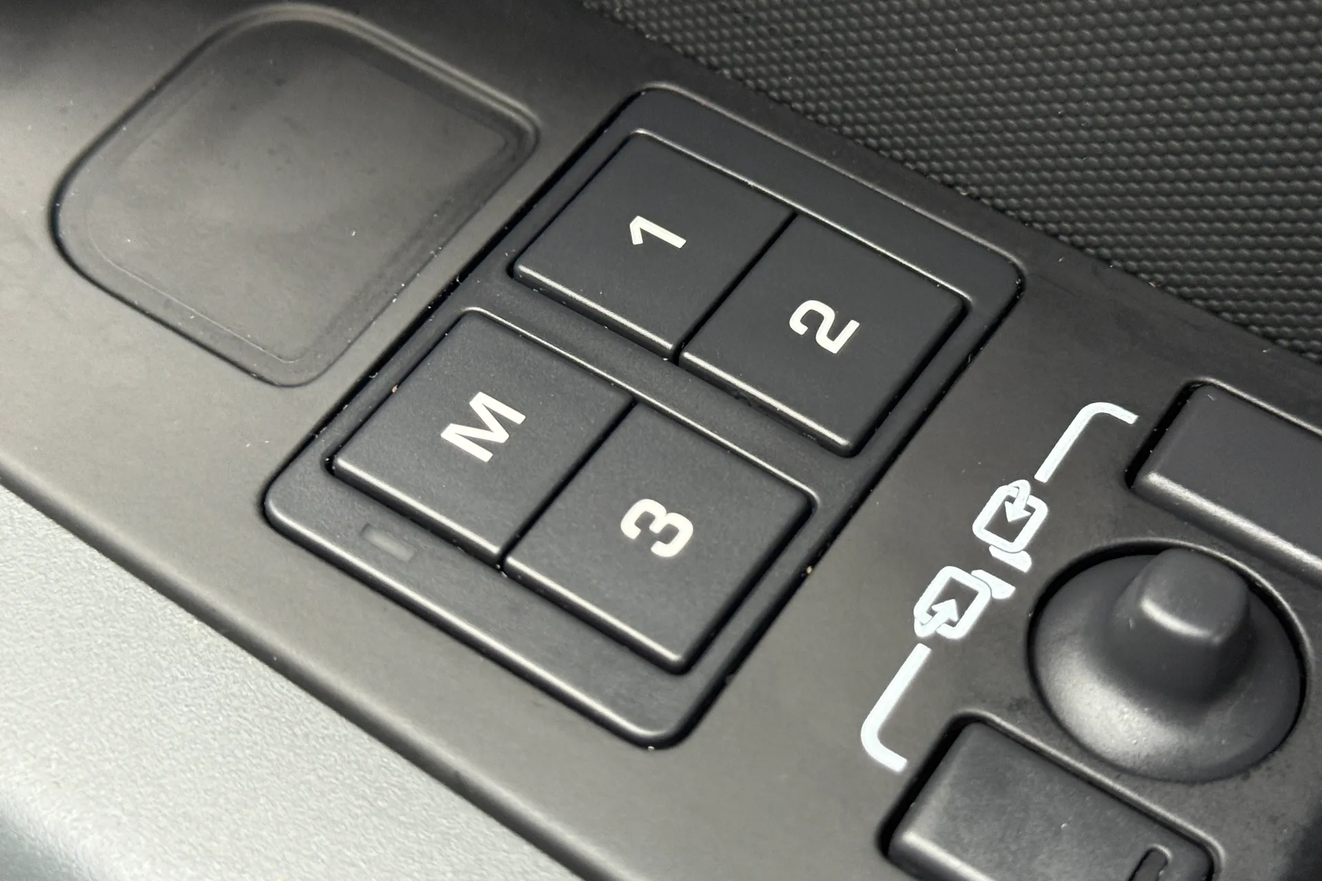 LAND ROVER Defender 90 thumbnail image number 41