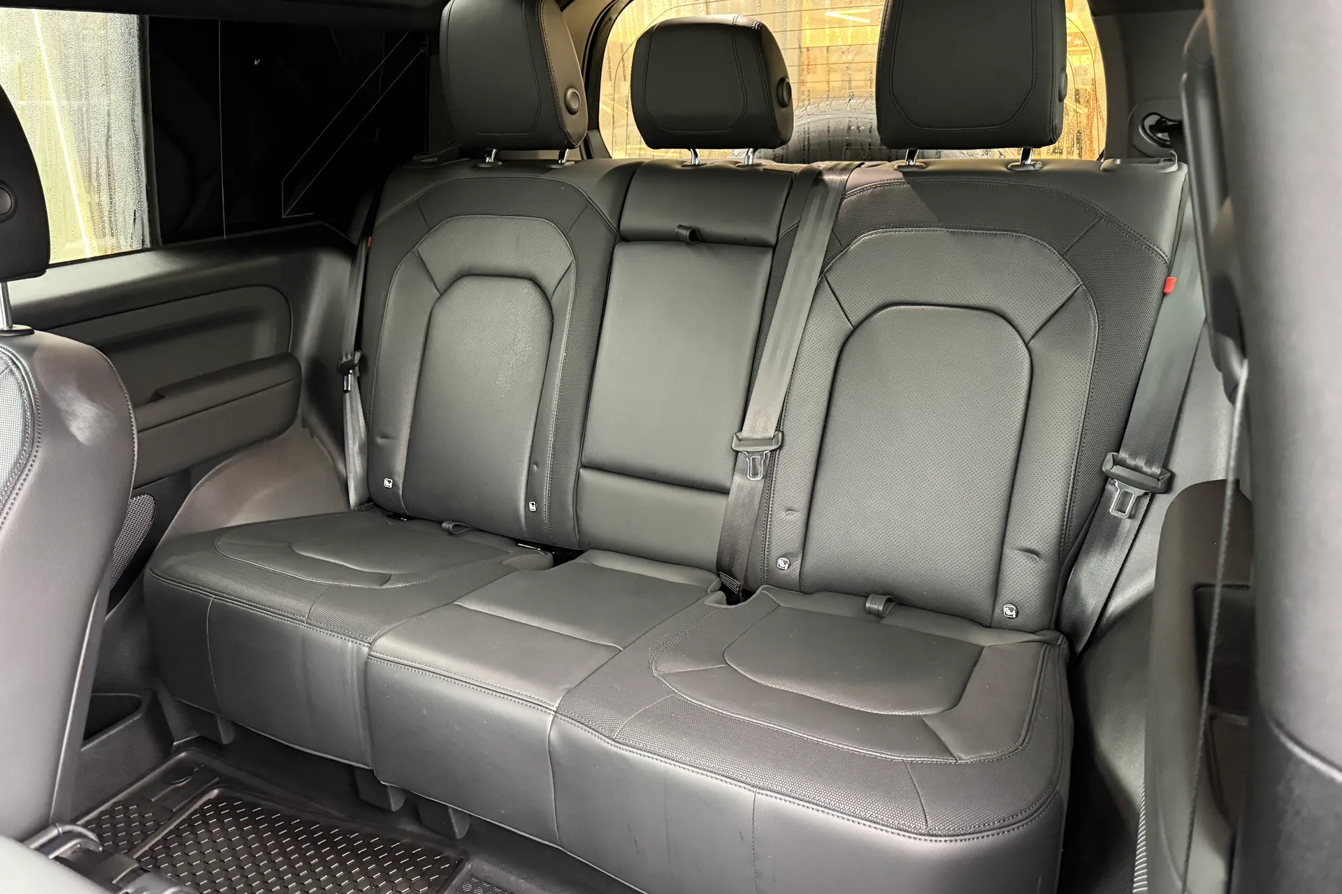 LAND ROVER Defender 90 thumbnail image number 39