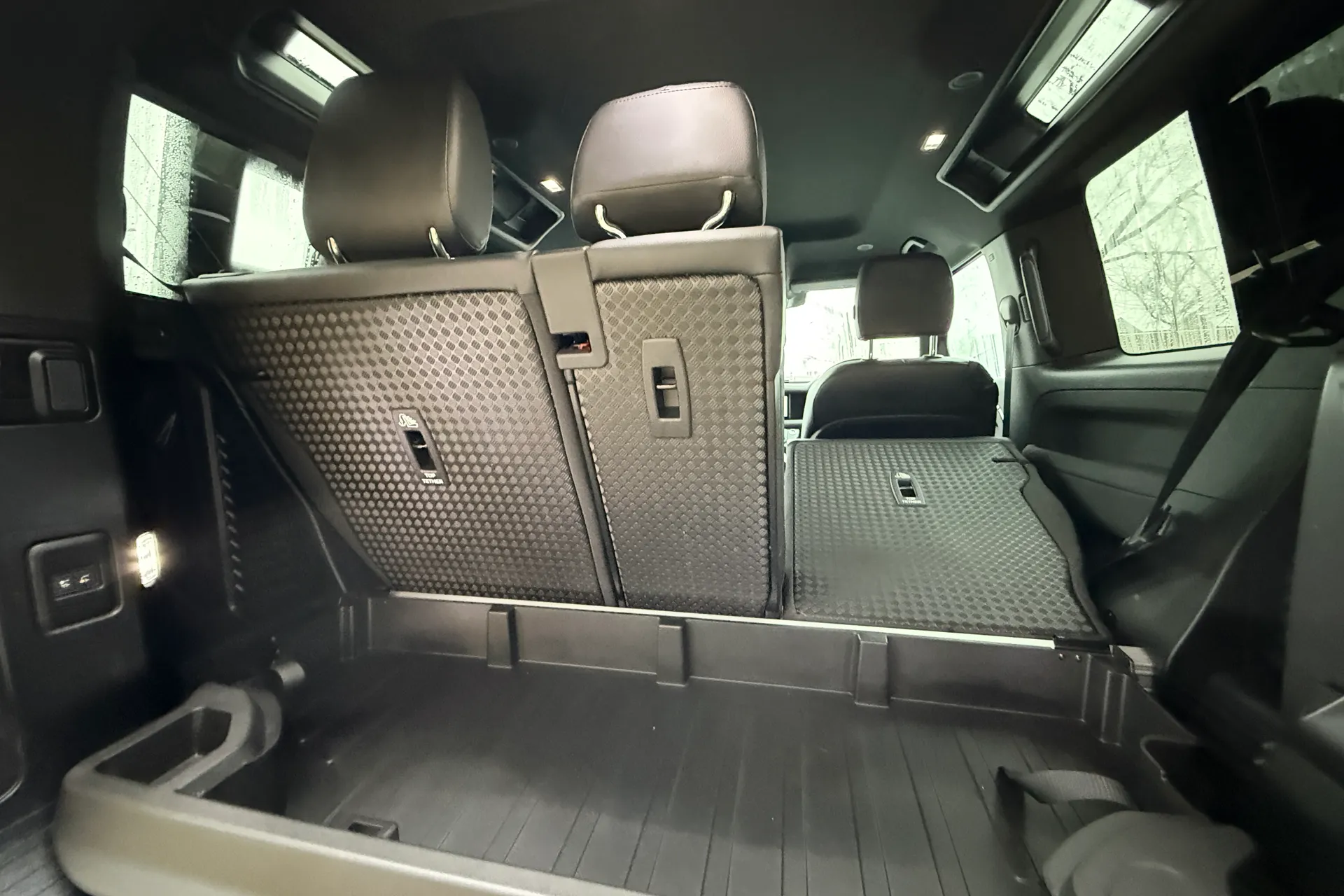 LAND ROVER Defender 90 thumbnail image number 34