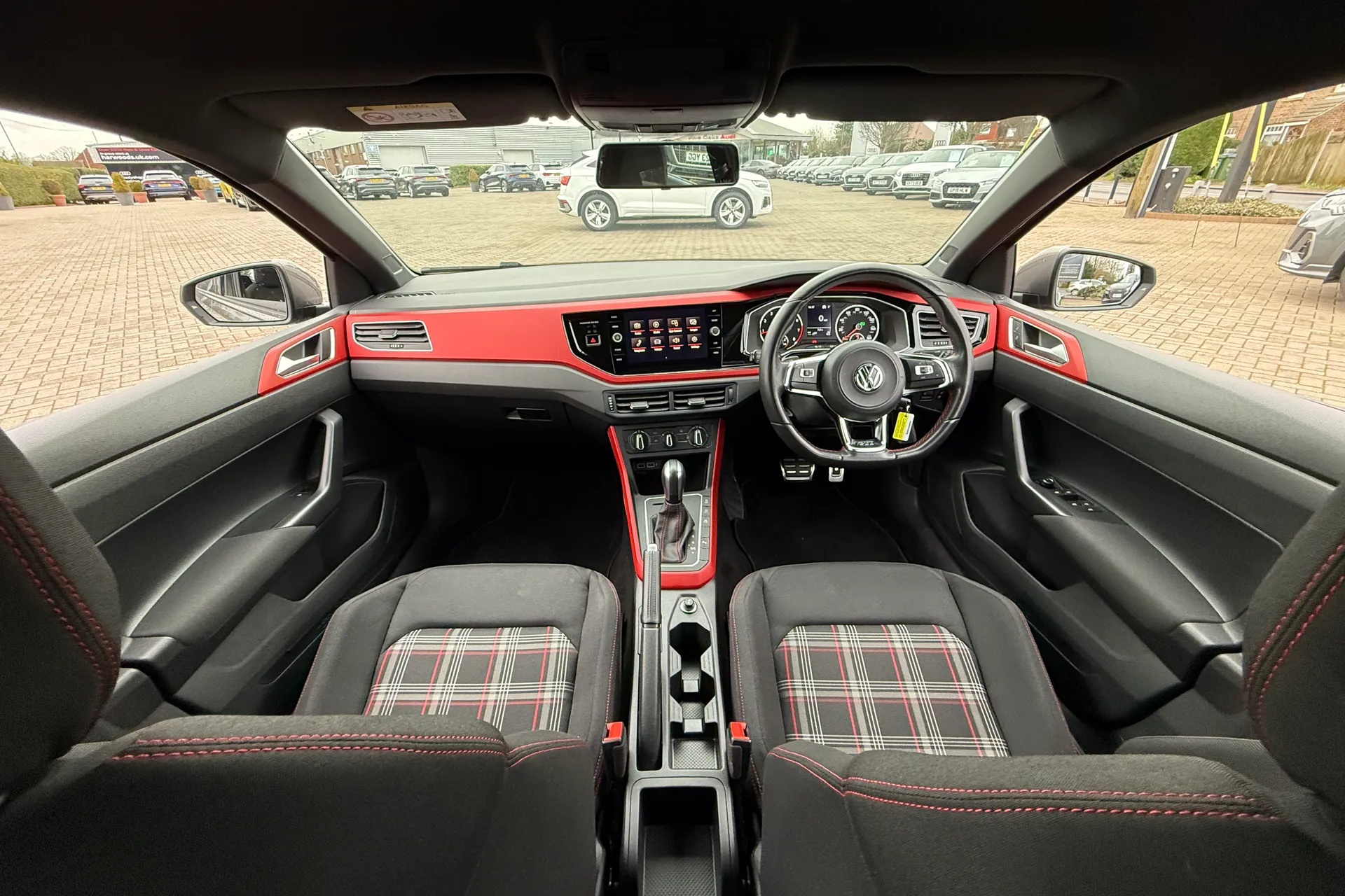 VOLKSWAGEN POLO thumbnail image number 3