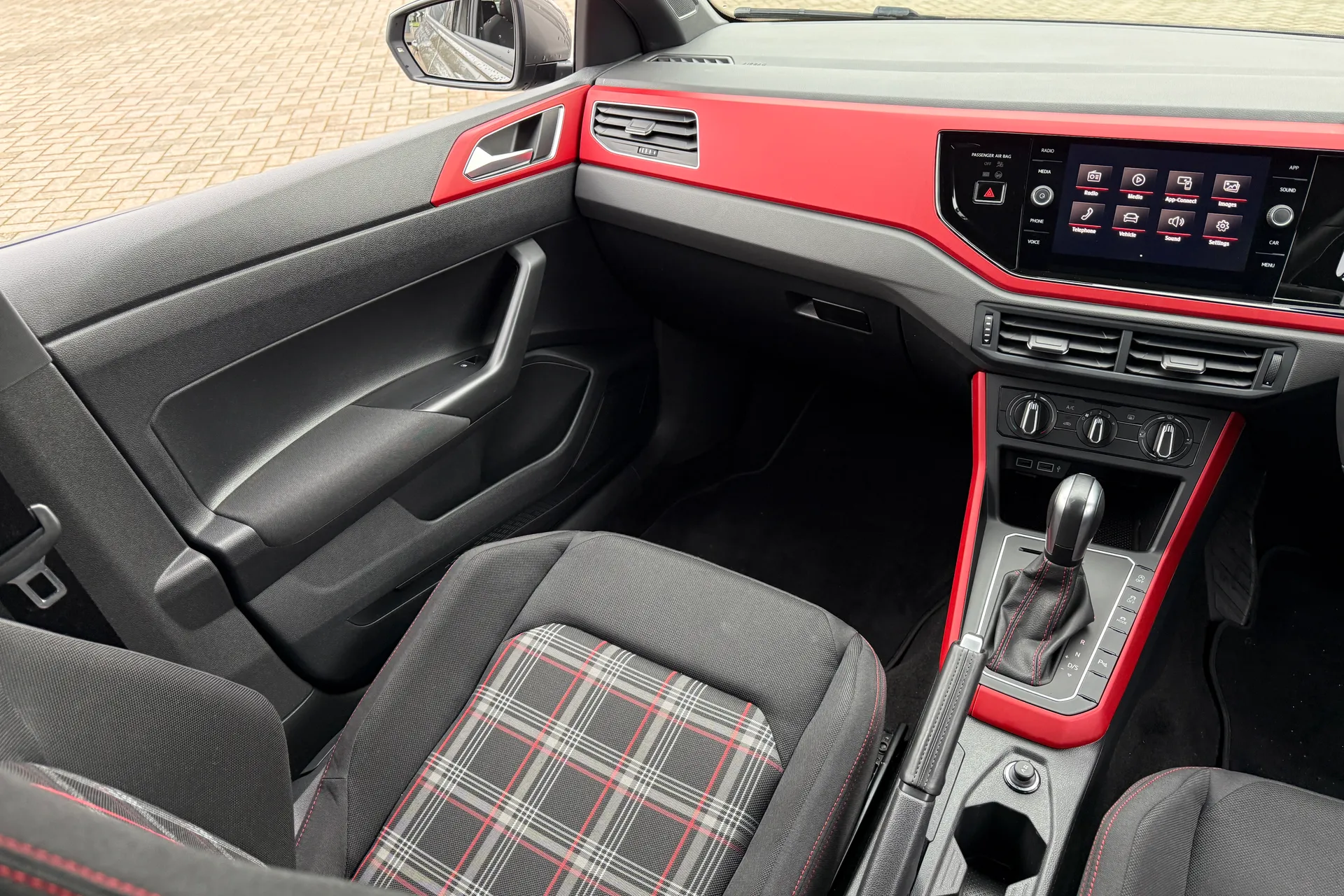 VOLKSWAGEN POLO thumbnail image number 36