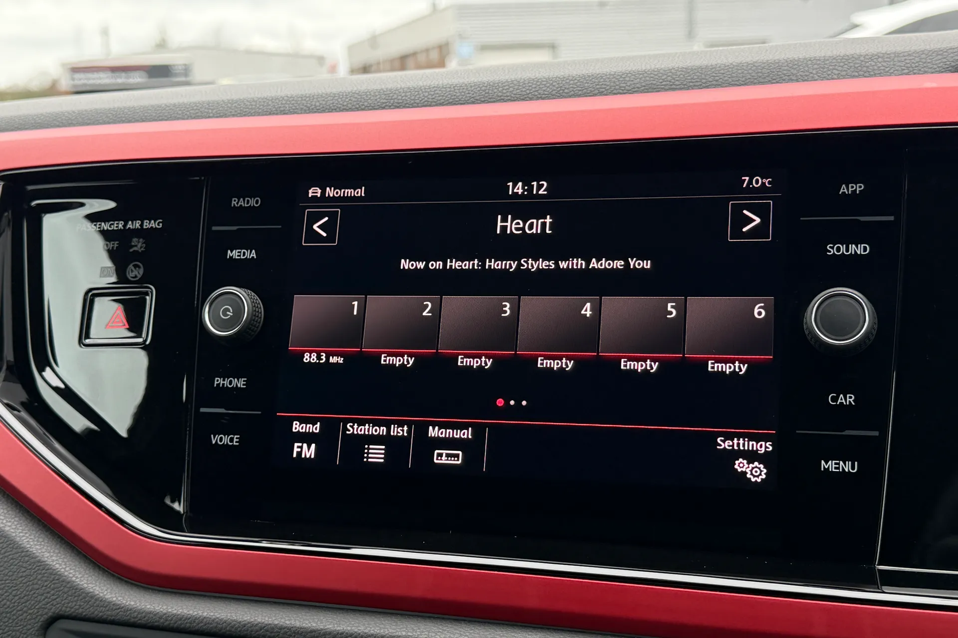 VOLKSWAGEN POLO thumbnail image number 10