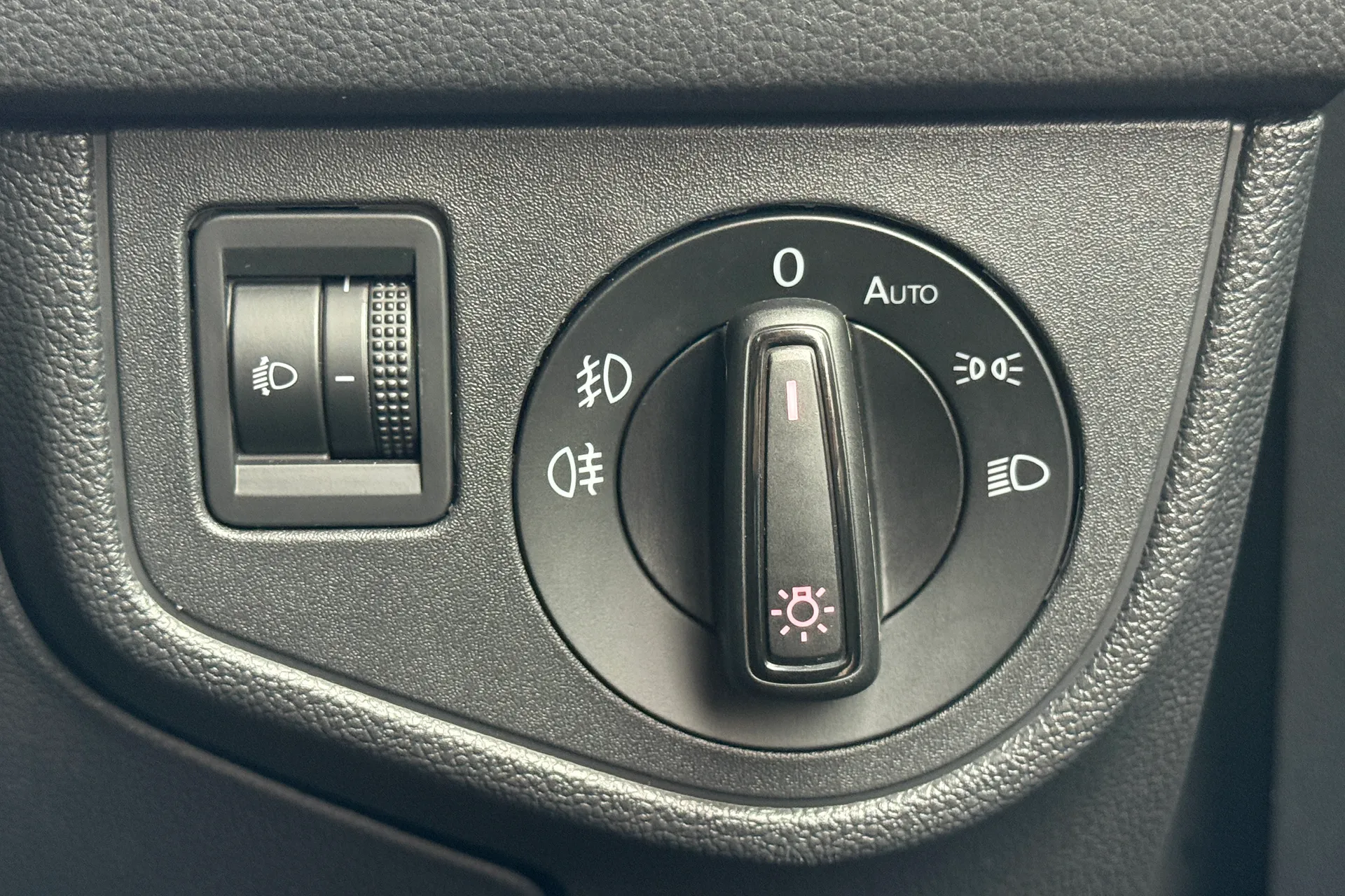 VOLKSWAGEN POLO thumbnail image number 20