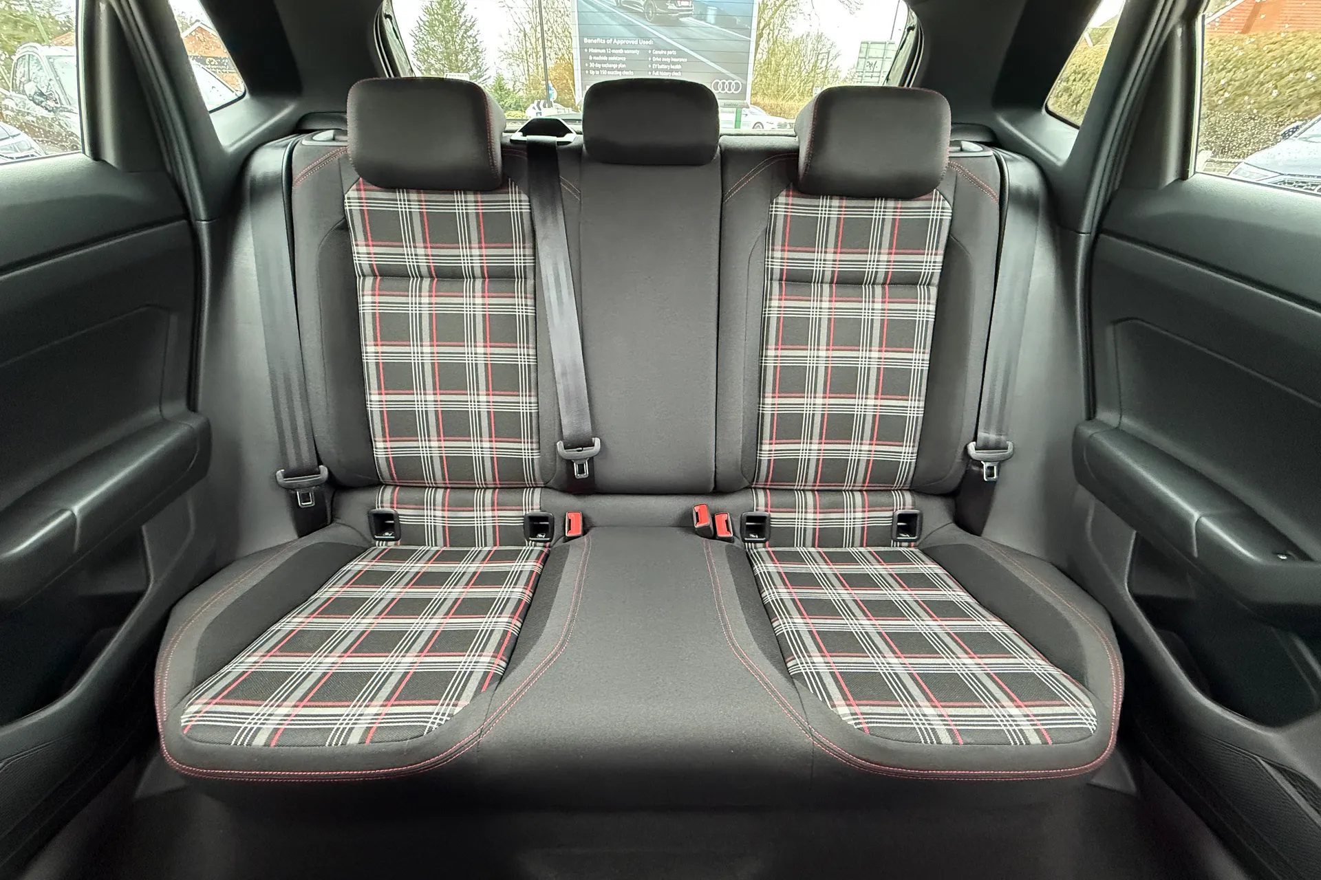 VOLKSWAGEN POLO thumbnail image number 35