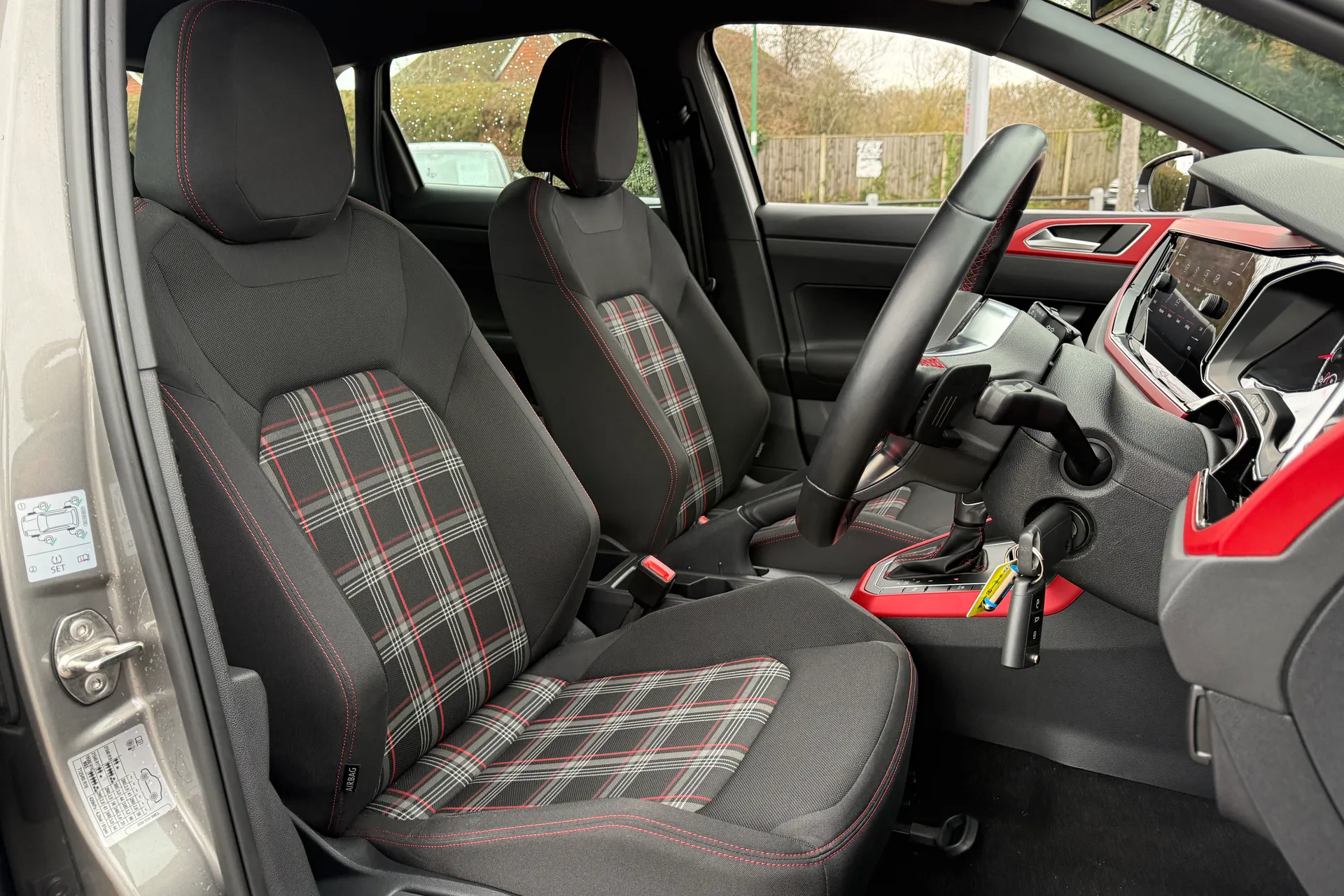 VOLKSWAGEN POLO thumbnail image number 24