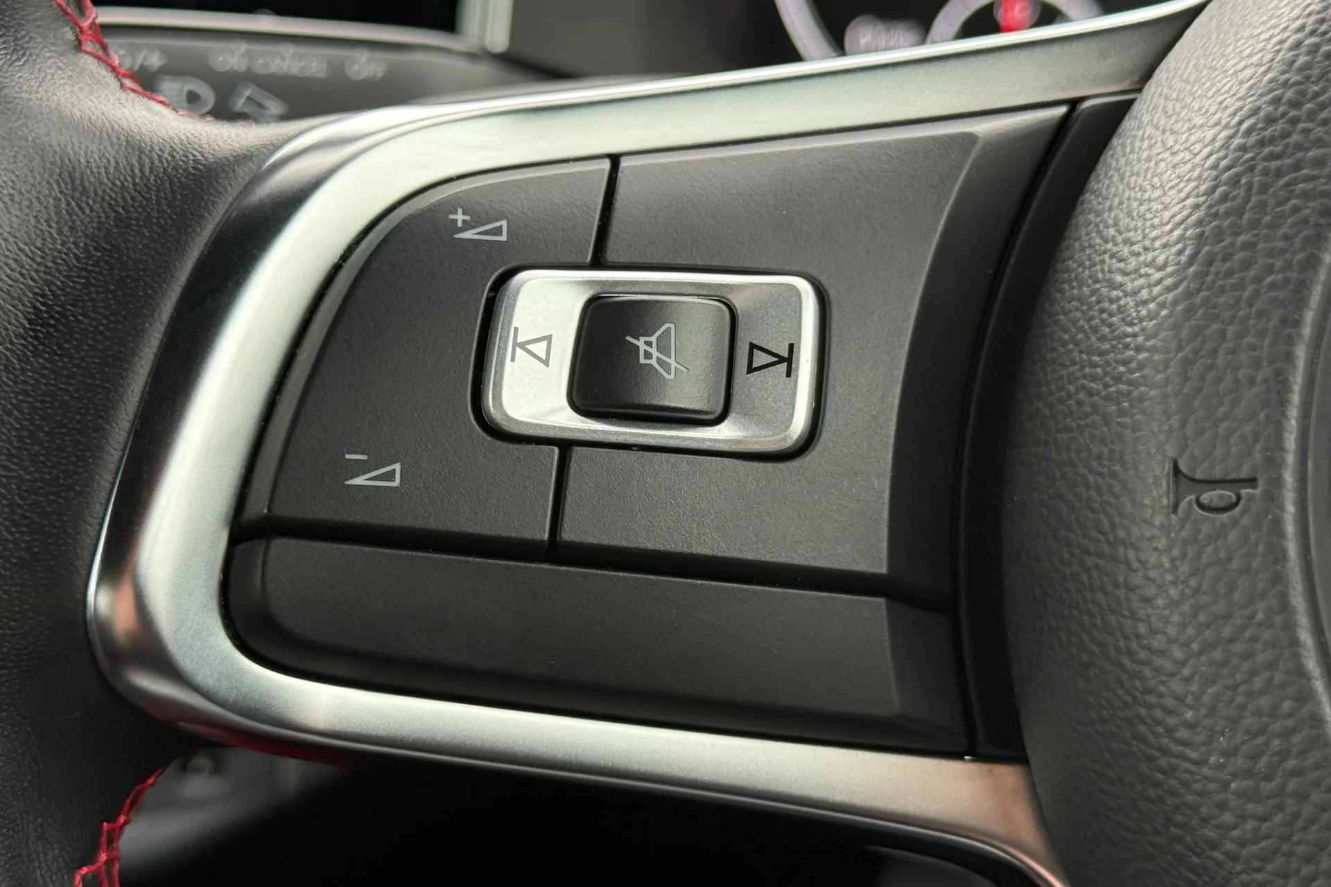 VOLKSWAGEN POLO thumbnail image number 18