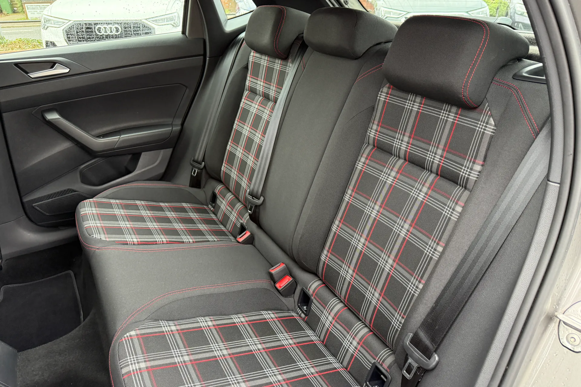 VOLKSWAGEN POLO thumbnail image number 40